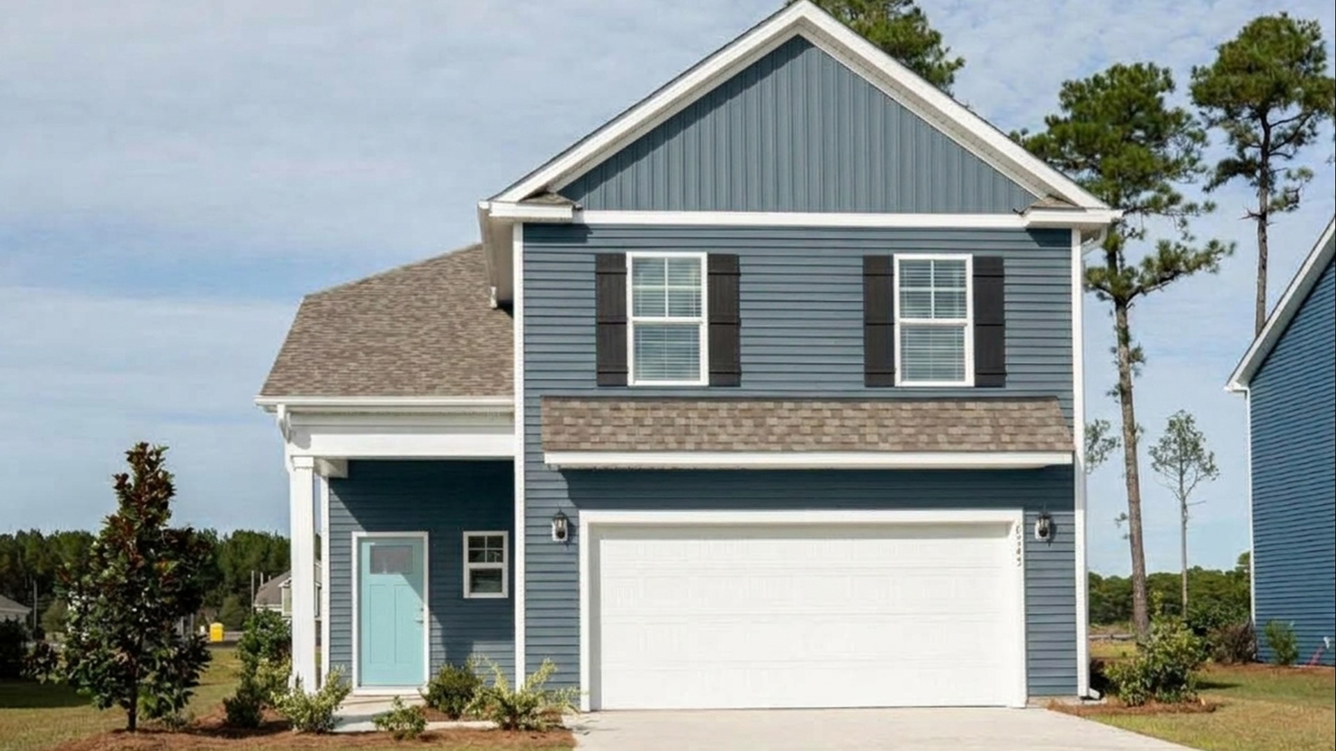 The Wren is one of our two-story floorplans featured in our Vineyard Trail community in Jacksonville, North Carolina. With 2 modern exteriors to choose from, the Wren is sure to turn heads. To top it off, it's one of our floorplans that offers 5 bedrooms, 3.5-4.5 baths and a 2-car garage.