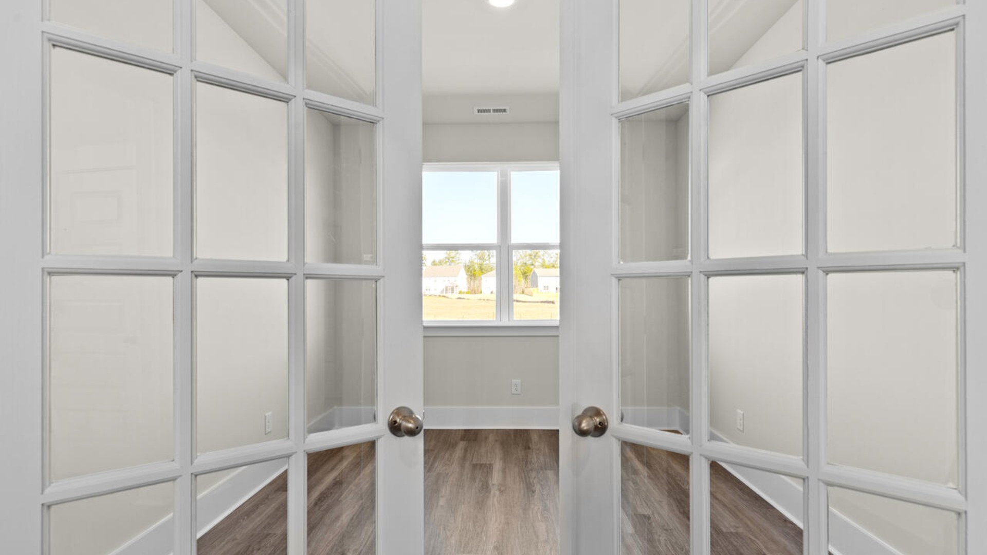 An additional 2 bedrooms with bathroom. In every bedroom you’ll have carpeted floors and a closet in each room.