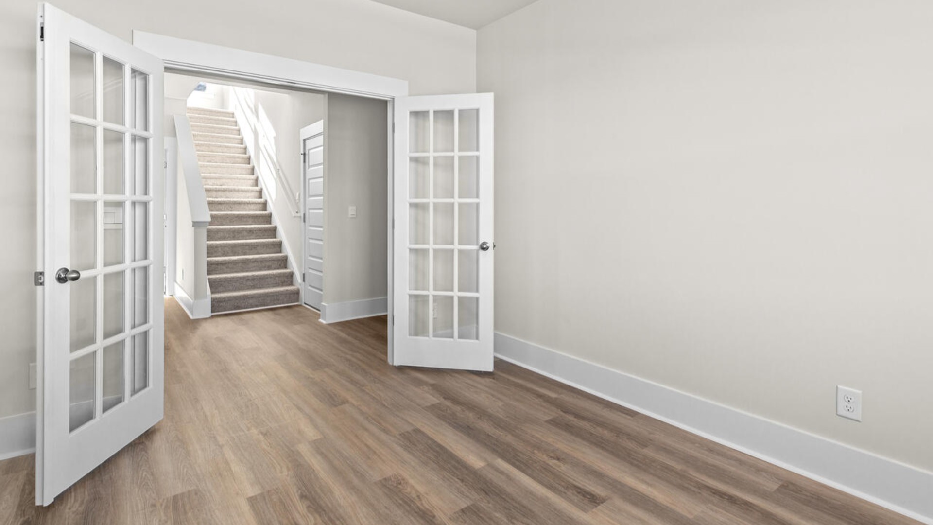 An additional 2 bedrooms with bathroom. In every bedroom you’ll have carpeted floors and a closet in each room.