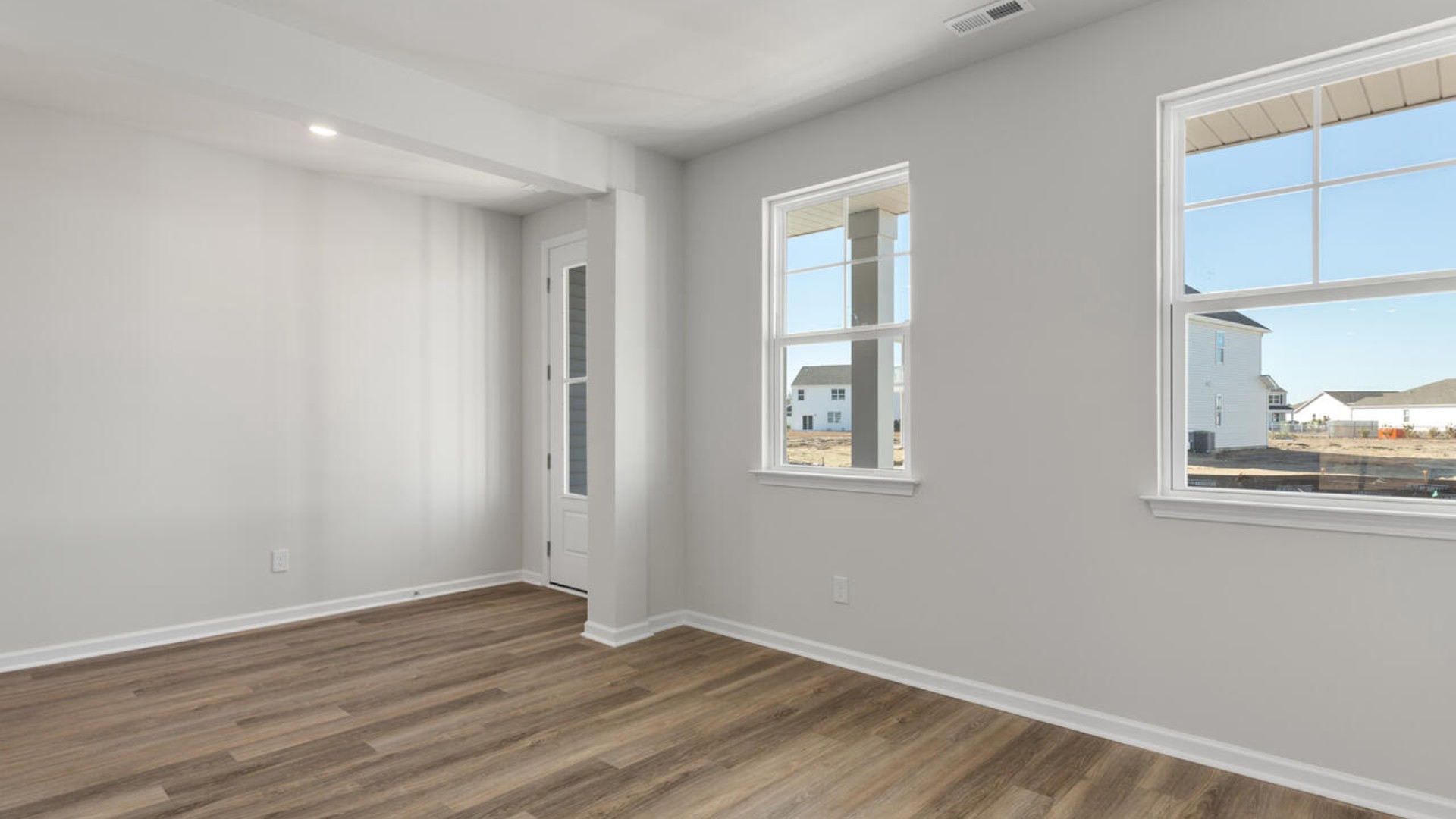 The Harbor Oak is ready to be your new home, perfect for coastal living and entertaining. Inside this 4 bedroom, 3 bathroom home, you’ll find 3,129 square feet of comfortable living.