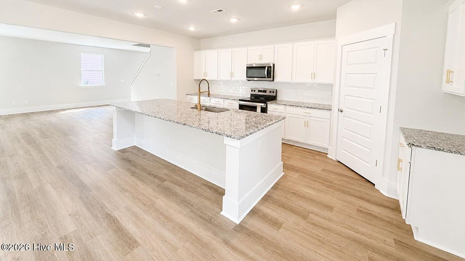 Experience the perfect blend of open-concept design and thoughtful privacy in the Glencoe located in Blake Farm, Wilmington NC. Inside this 5-bedroom, 4.5-bathroom home, you’ll find 3,503 square feet of comfortable living.