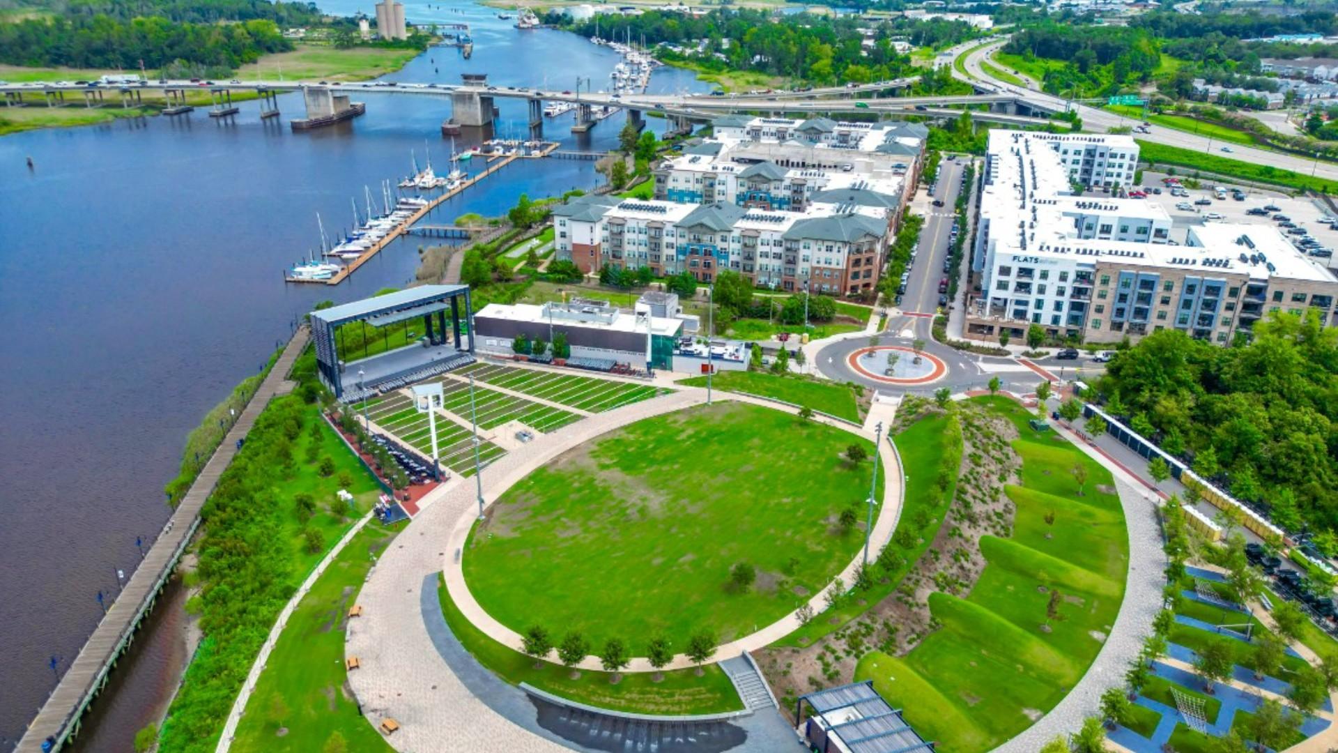 Wilmington is a port city in North Carolina. It’s known as a gateway to Cape Fear Coast beaches like Wrightsville, with its strong surf, and Carolina, with its long boardwalk. Part of downtown’s Historic District, the Riverwalk is lined with restaurants, galleries and shops. It runs along the Cape Fear River, where the Battleship North Carolina is moored.