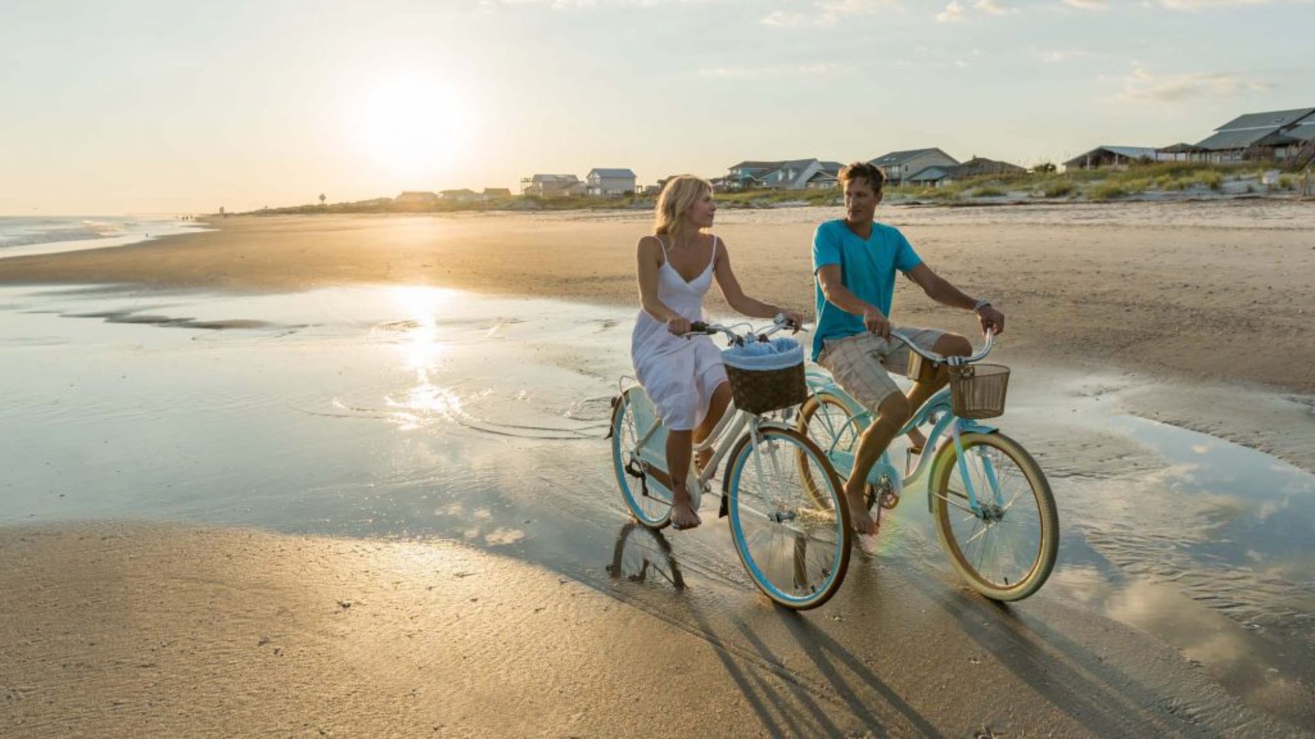 Discover white sand and sparkling water along the beach and the Intracoastal Waterway just begging for watersports activities, swimming, sunbathing, beachcombing, fishing and surfing.