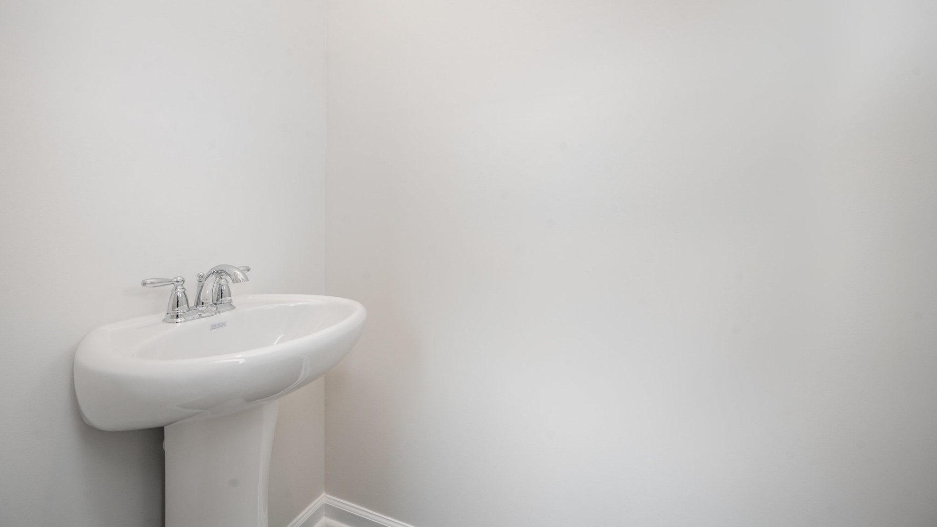 The Wren is one of the two-story floorplans featured in our Indigo Preserve community in Leland, NC. With 2 modern exteriors to choose from, the Wren is sure to turn heads. To top it off, it's one of our floorplans that offers a 2-car garage.