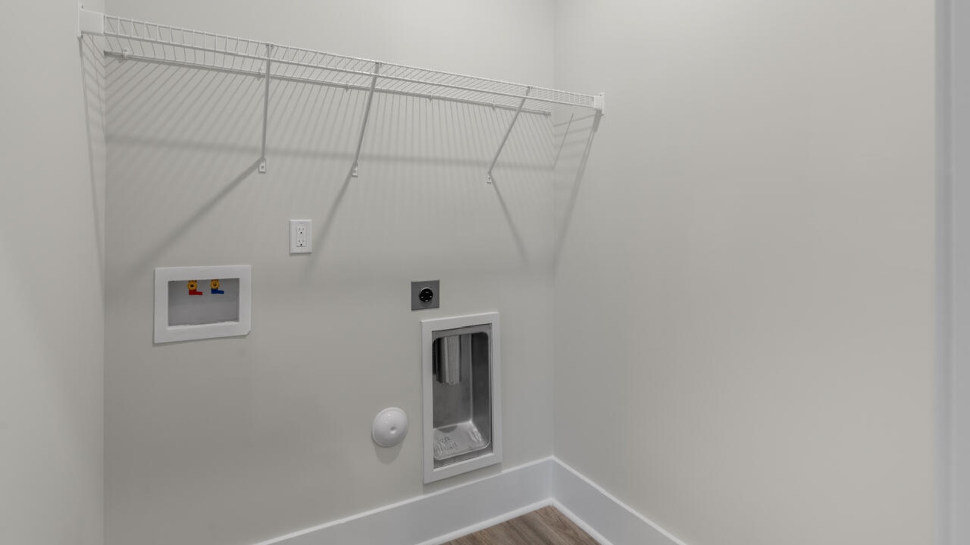 Inside this 5 bedroom, 3.5 bathroom home, you’ll find 2,583 square feet of comfortable living.