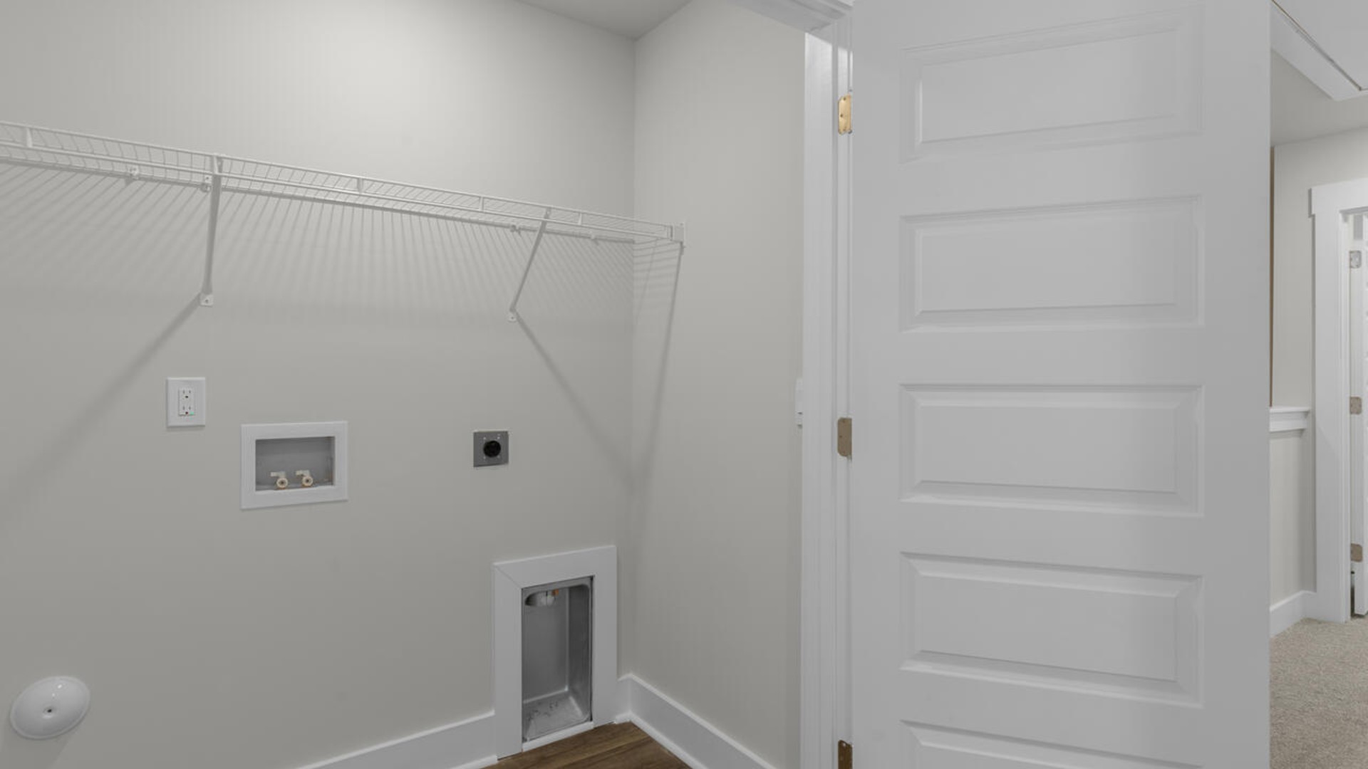 . There are additional 2 bedrooms, 2 full bathrooms and laundry room at the back of the home. In every bedroom you’ll have carpeted floors and a closet in each room.