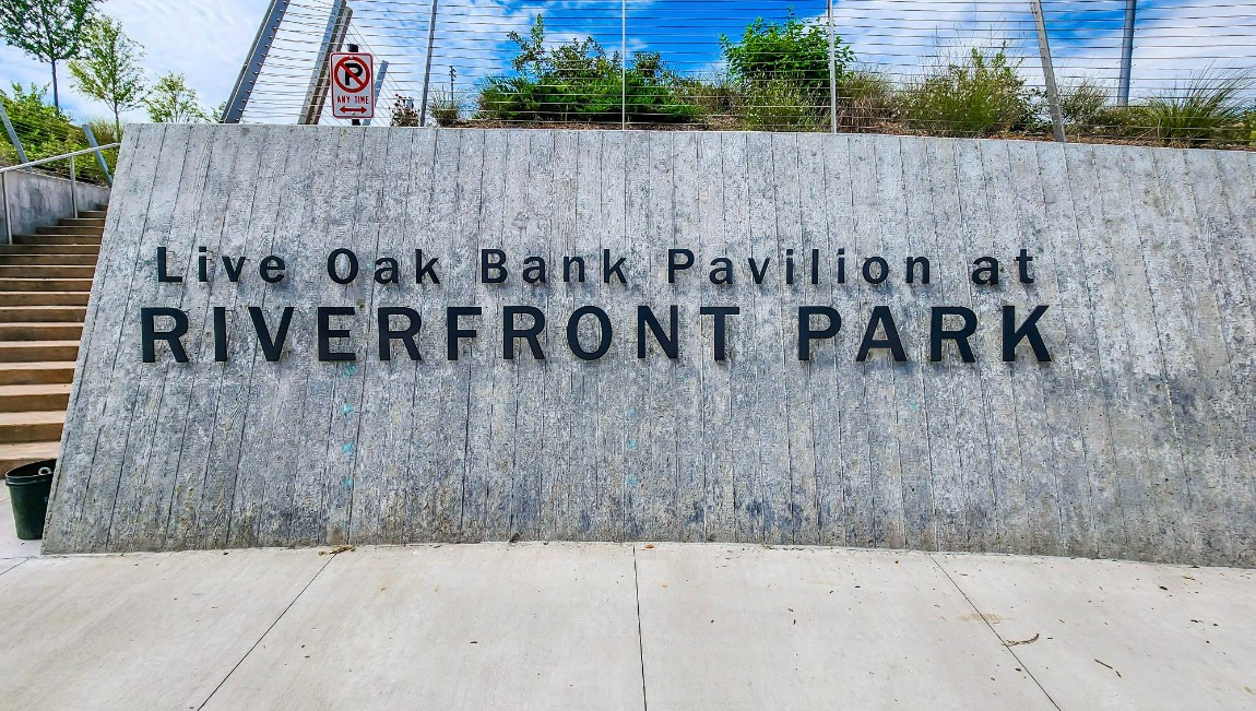 The community is conveniently located within 10 minutes of a wide range of restaurants, shopping centers, and medical offices.