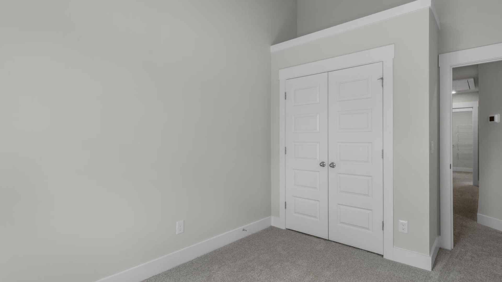 There are additional 2 bedrooms, 2 full bathrooms and laundry room at the back of the home. In every bedroom you’ll have carpeted floors and a closet in each room