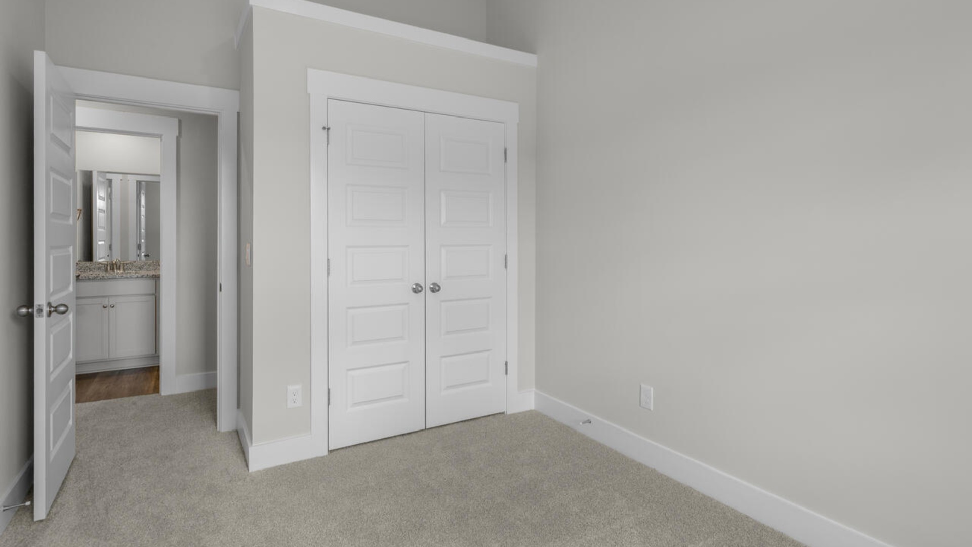There are additional 2 bedrooms, 2 full bathrooms and laundry room at the back of the home. In every bedroom you’ll have carpeted floors and a closet in each room