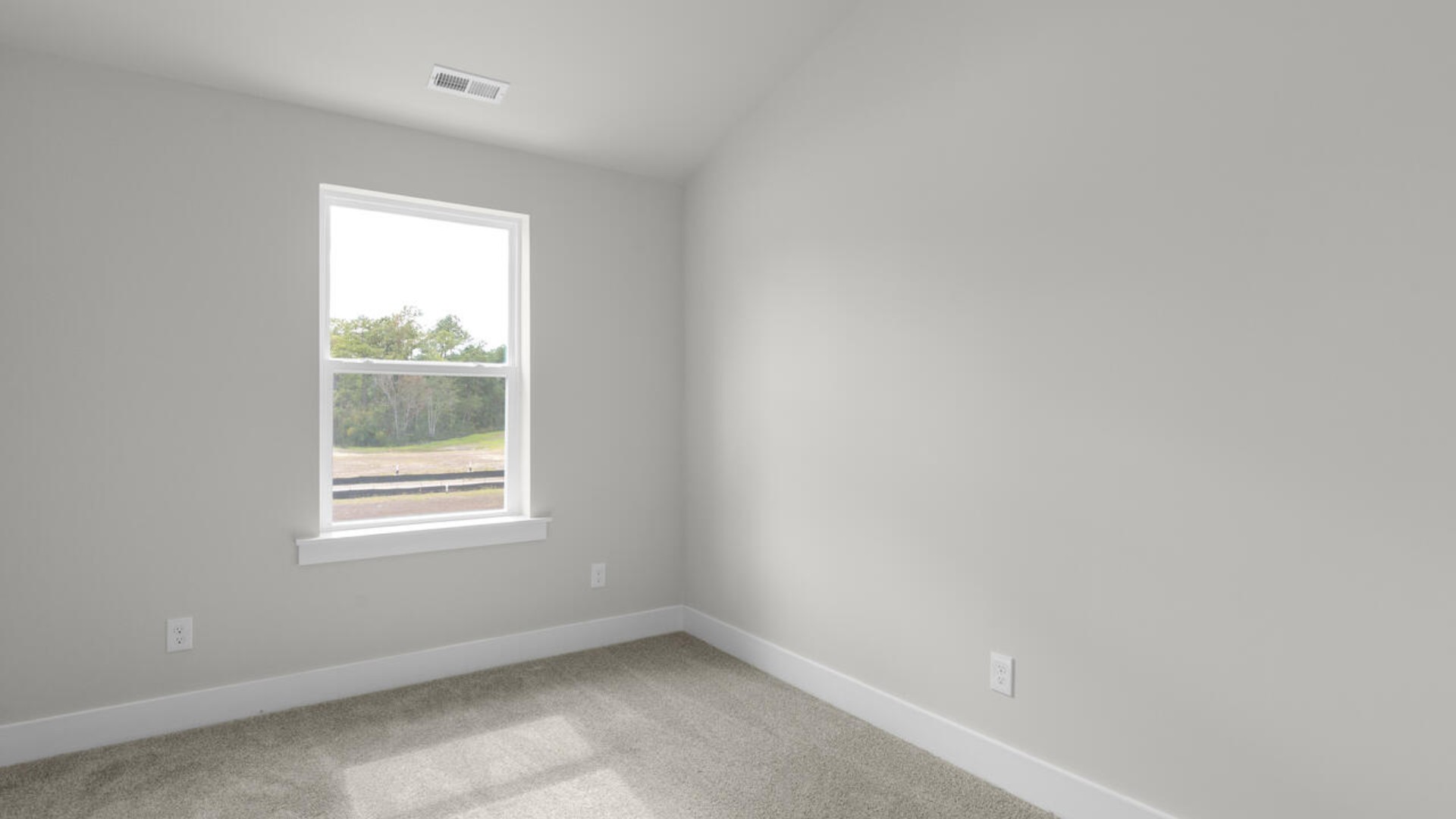 There are additional 2 bedrooms, 2 full bathrooms and laundry room at the back of the home. In every bedroom you’ll have carpeted floors and a closet in each room.