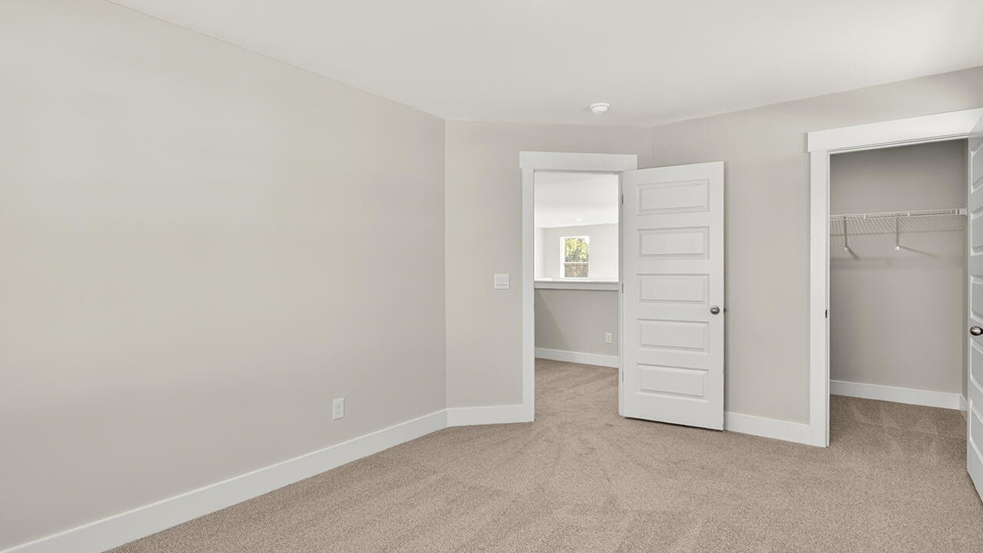 pstairs, you'll find 2 additional bedrooms and a full bath, and a wonderful den area overlooking the living area on the main floor.