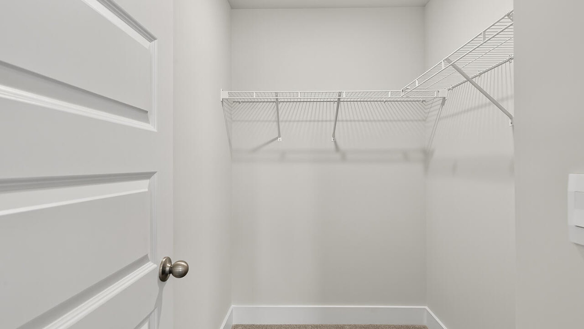 pstairs, you'll find 2 additional bedrooms and a full bath, and a wonderful den area overlooking the living area on the main floor.