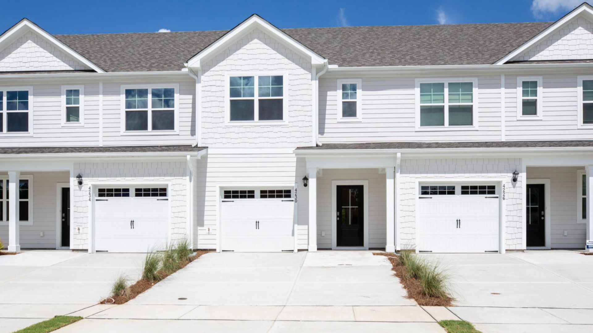 The Cardinal Townhome is one of our two-story floorplans featured in our Indigo Preserve community in Leland, North Carolina. Inside this 3-bedroom, 2.5-bathroom townhome, you'll find 1,533 square feet of comfortable living.