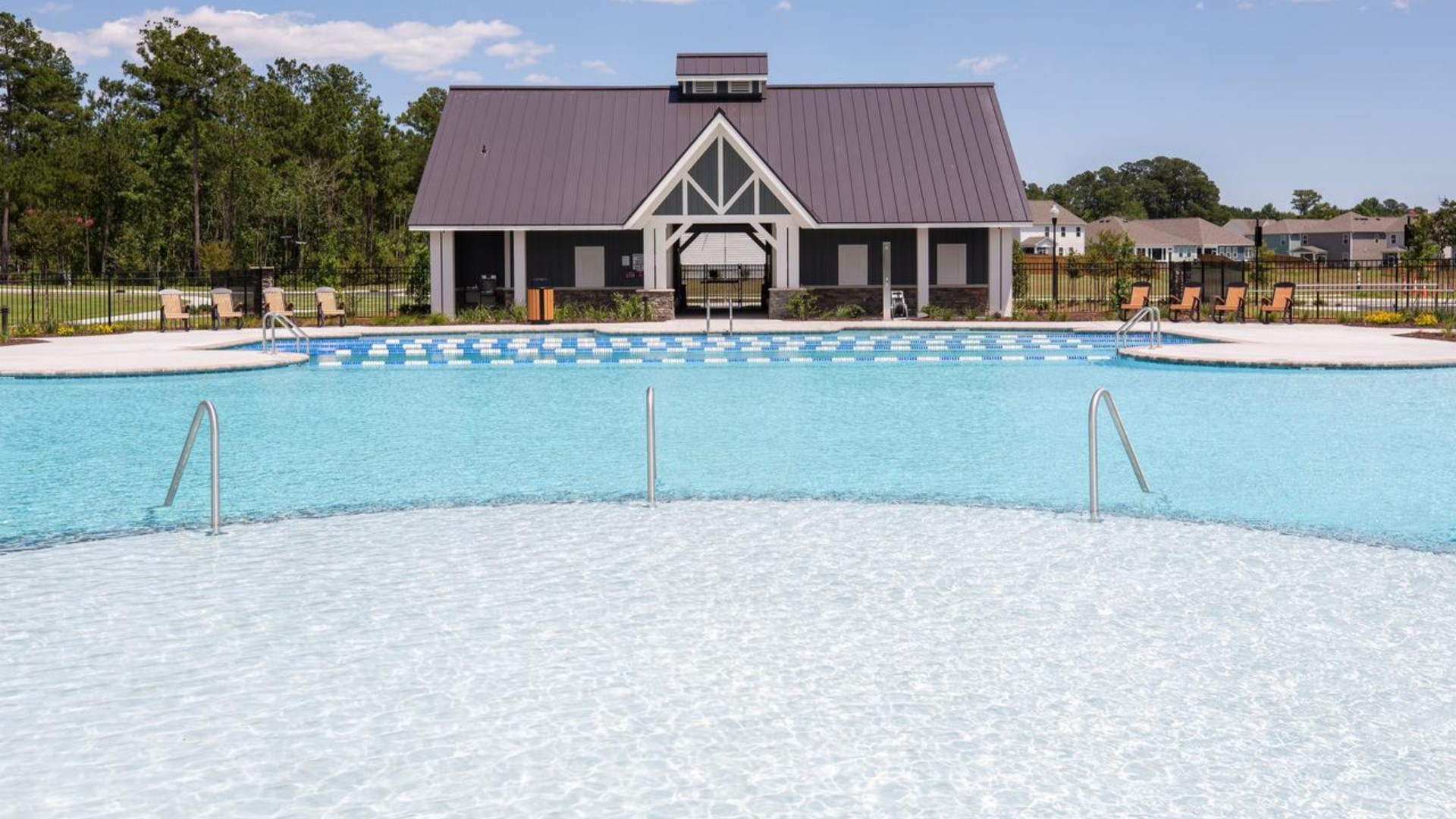omeowners will enjoy the future Amenity Center that will include a resort-style pool, clubhouse with kitchen, playground, pickleball courts, fire pit, and pocket park.