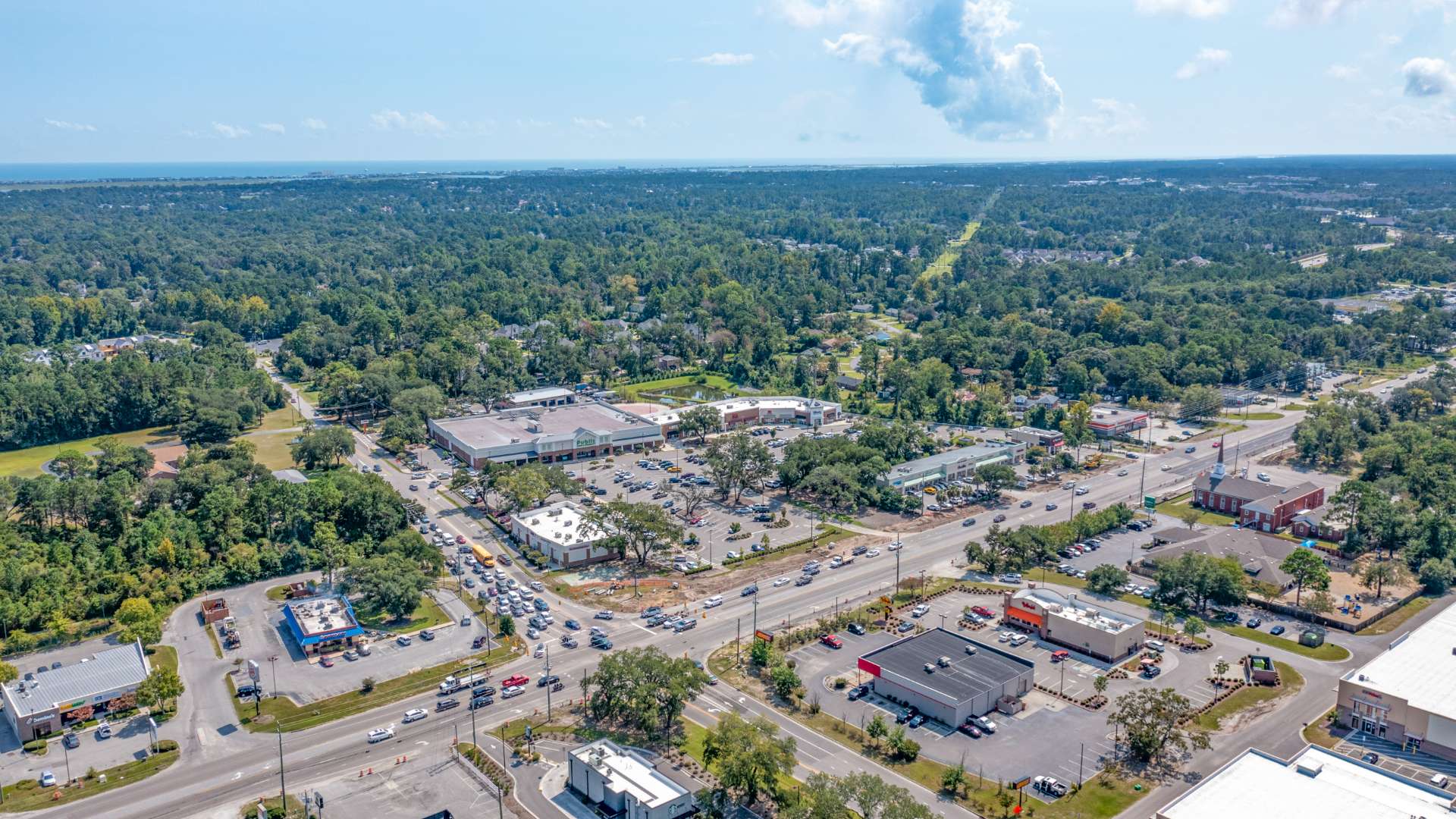 Blake Farm is conveniently located near Highway 17 and I40, offering easy access to downtown Wilmington, Raleigh, Porters Neck, and Hampstead. Residents can quickly reach Porters Neck shopping, Mayfaire, grocery stores, and hospitals within a short drive. The future amenity center that will include a swimming pool, multi-sport court, splashpad, playground, and fire pit, ensuring a well-rounded and enjoyable living experience.