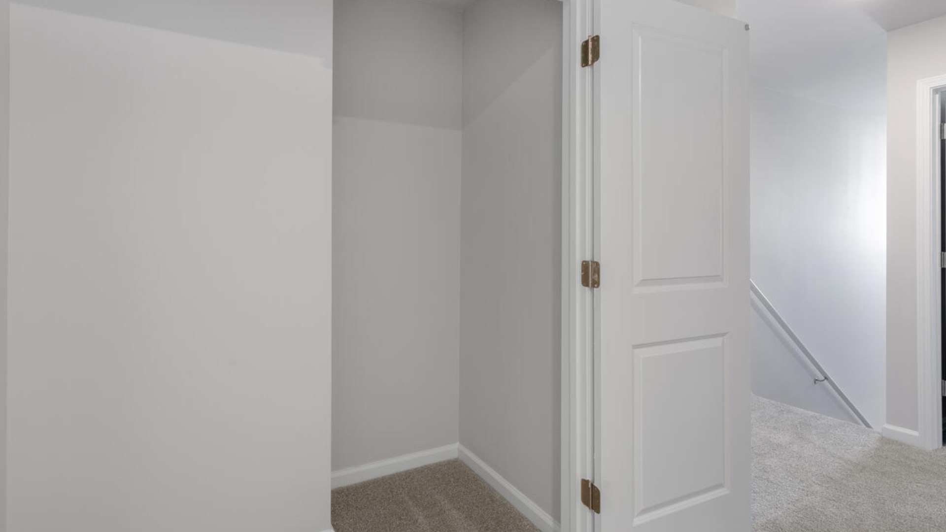 It also includes two additional bedrooms, a shared bathroom, and a laundry room for convenience. In every bedroom you’ll have carpeted floors and a closet in each room.