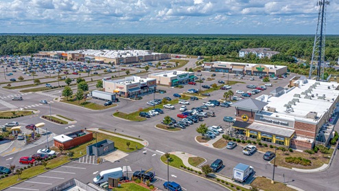 Blake Farm is conveniently located near Highway 17 and I40, offering easy access to downtown Wilmington, Raleigh, Porters Neck, and Hampstead. Residents can quickly reach Porters Neck shopping, Mayfaire, grocery stores, and hospitals within a short drive.