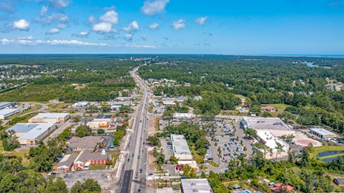 Blake Farm is conveniently located near Highway 17 and I40, offering easy access to downtown Wilmington, Raleigh, Porters Neck, and Hampstead. Residents can quickly reach Porters Neck shopping, Mayfaire, grocery stores, and hospitals within a short drive.