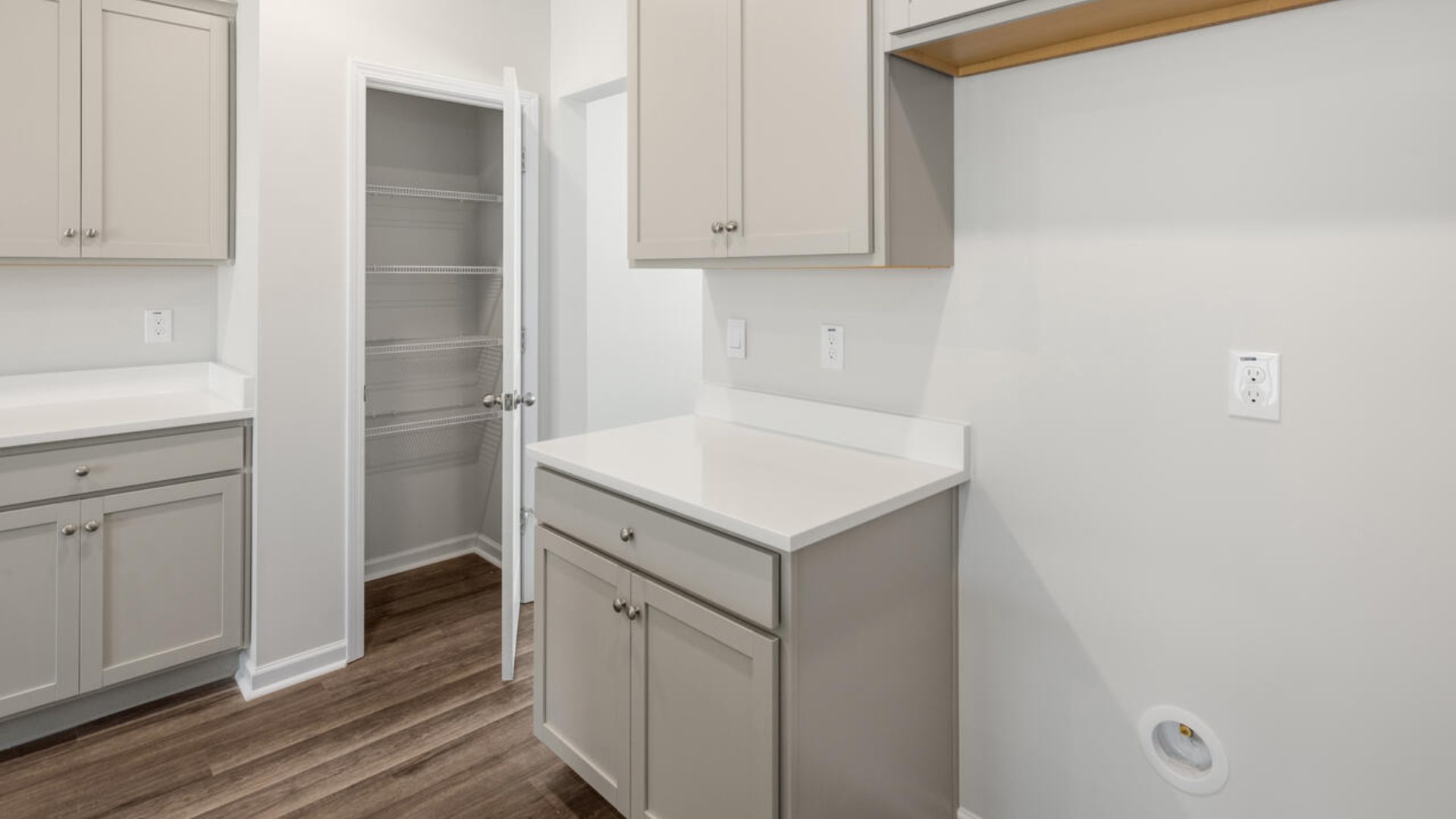 Our Tillman plan is a spacious home with a formal dining room, open concept kitchen with granite countertops, stainless steel appliances and family room with additional seating at the large kitchen island, and a first floor primary bedroom retreat.
