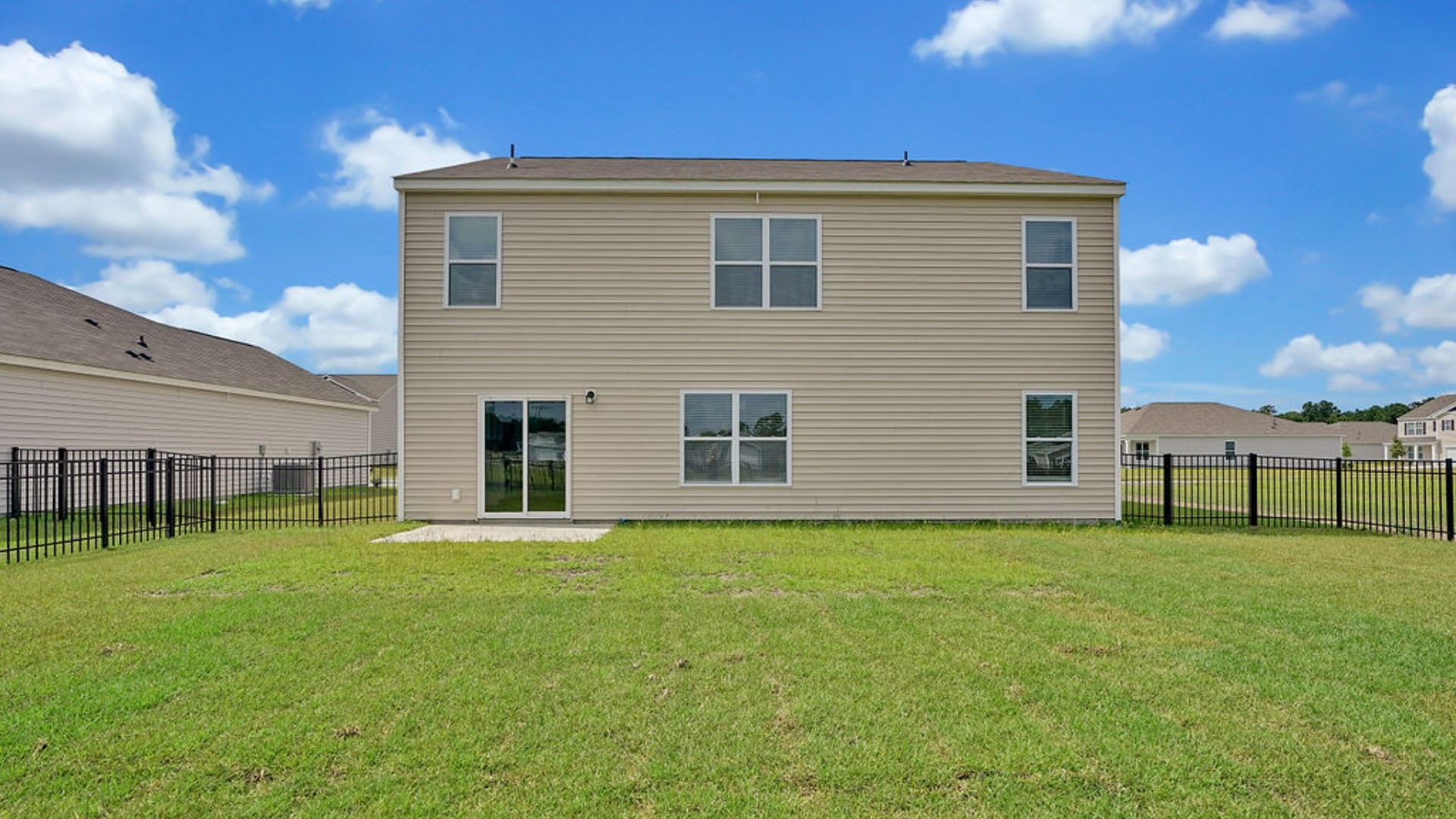 The Hayden Floorplan offers 2,511 square feet with 5 bedrooms, 3 full bathrooms. New Homes in Jacksonville NC. Smart Home Technology