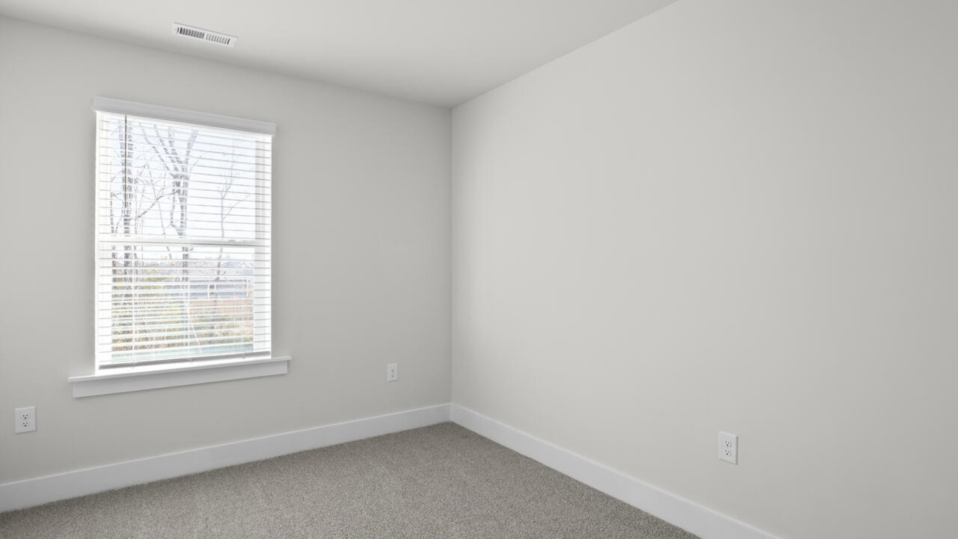 It also includes two additional bedrooms, a shared bathroom, and a laundry room for convenience. In every bedroom you’ll have carpeted floors and a closet in each room.