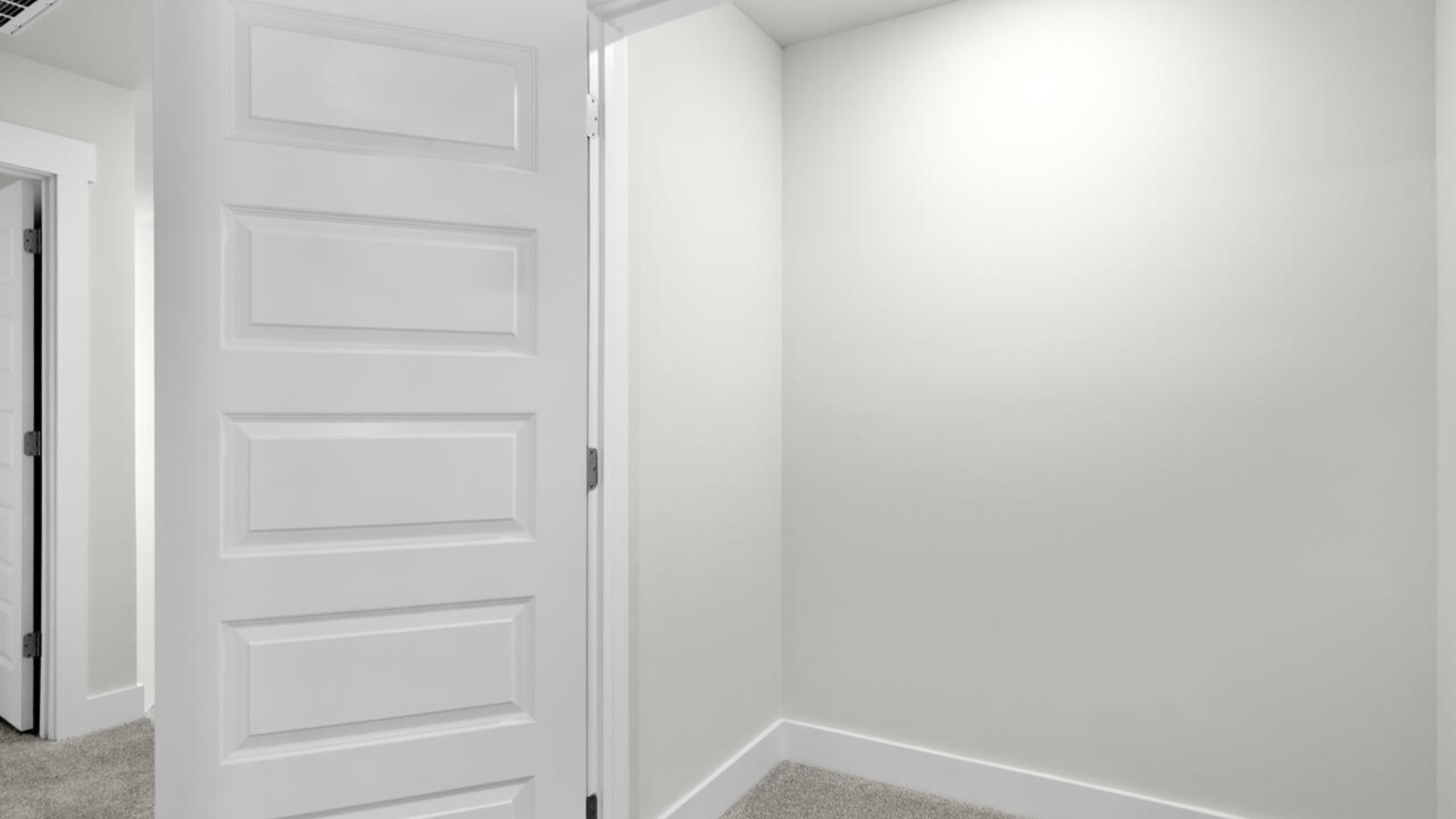 It also includes two additional bedrooms, a shared bathroom, and a laundry room for convenience. In every bedroom you’ll have carpeted floors and a closet in each room.