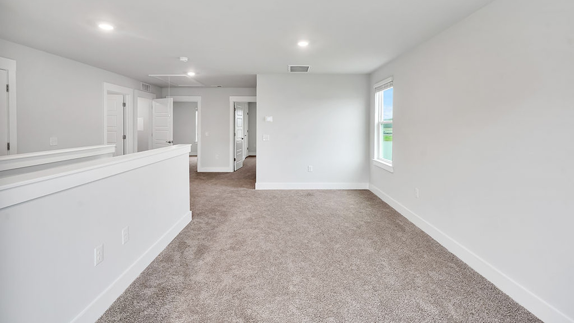 Upstairs you will find 3 bedrooms, 1 full bath, a nice size loft and the laundry room. In every bedroom you’ll have carpeted floors and a closet in each room