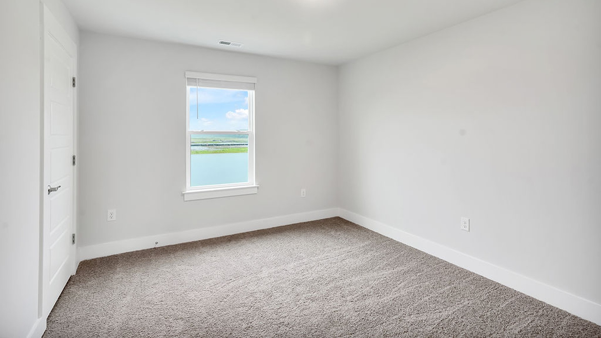 Upstairs you will find 3 bedrooms, 1 full bath, a nice size loft and the laundry room. In every bedroom you’ll have carpeted floors and a closet in each room