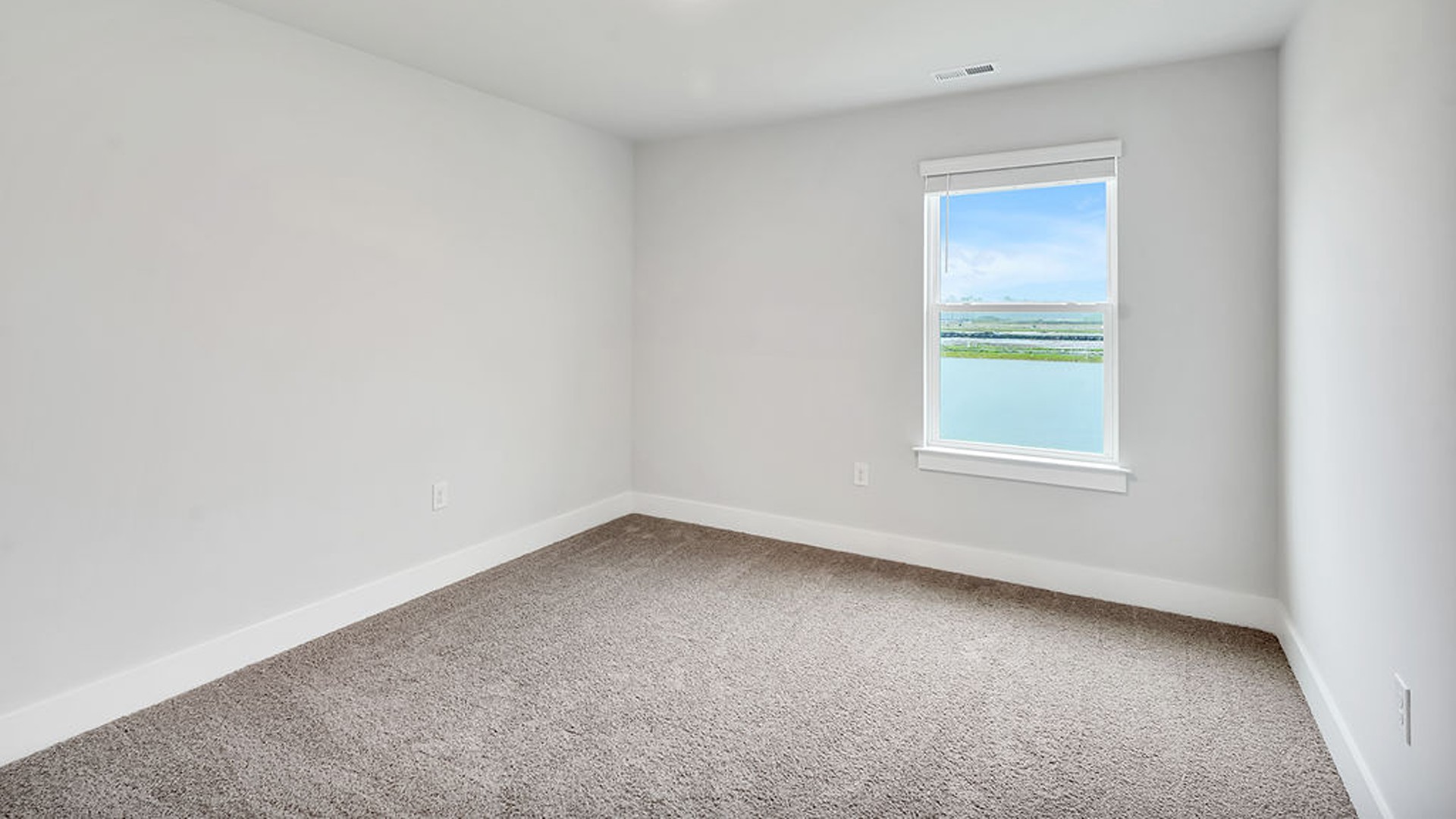 Upstairs you will find 3 bedrooms, 1 full bath, a nice size loft and the laundry room. In every bedroom you’ll have carpeted floors and a closet in each room
