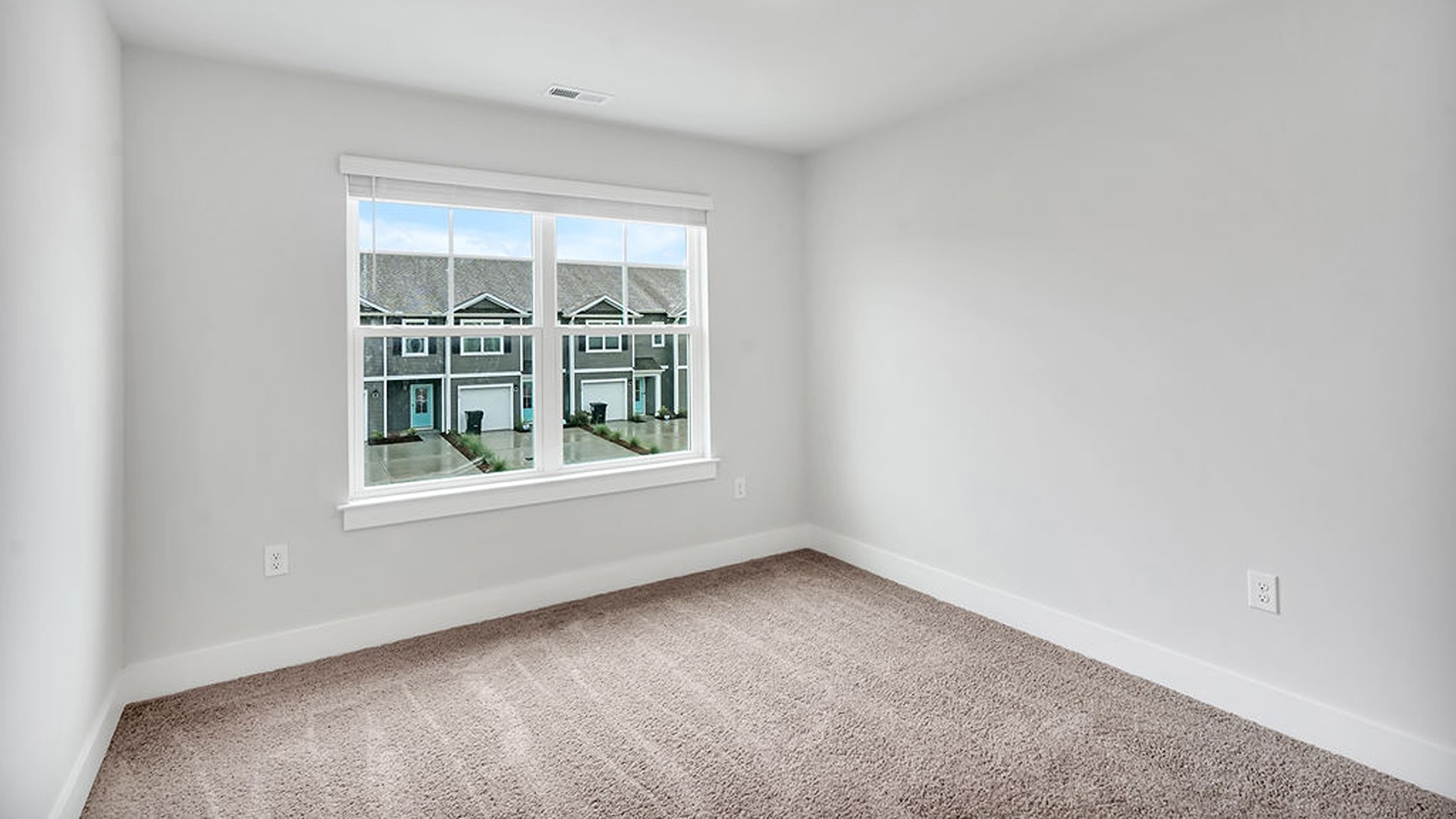 Upstairs you will find 3 bedrooms, 1 full bath, a nice size loft and the laundry room. In every bedroom you’ll have carpeted floors and a closet in each room