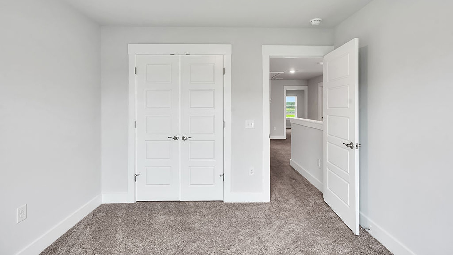 Upstairs you will find 3 bedrooms, 1 full bath, a nice size loft and the laundry room. In every bedroom you’ll have carpeted floors and a closet in each room