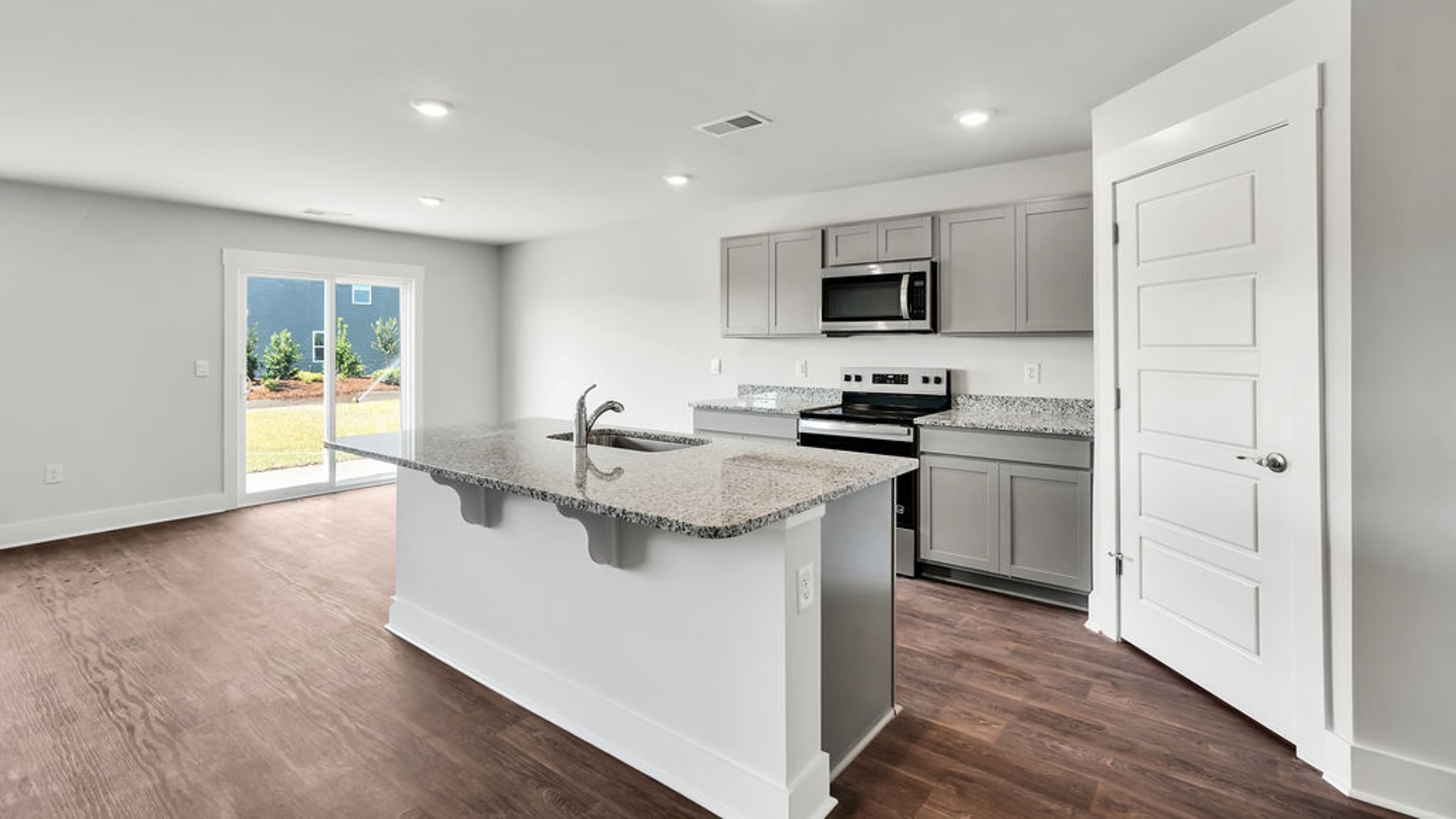 Its open-concept design includes a kitchen with Granite countertops, Stainless Steel Appliances, an island, and a walk-in pantry, while the large Great Room is ideal for entertaining.