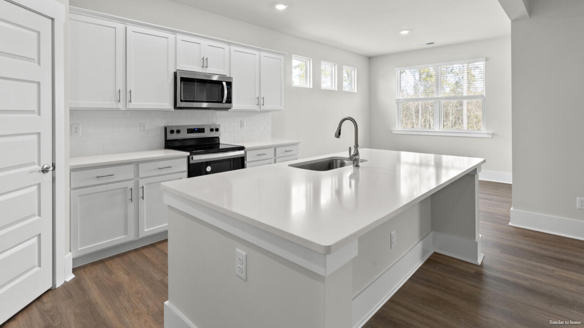 The screened-in patio sits right off of the main dining area and kitchen that features a walk-in pantry, and stainless-steel appliances!