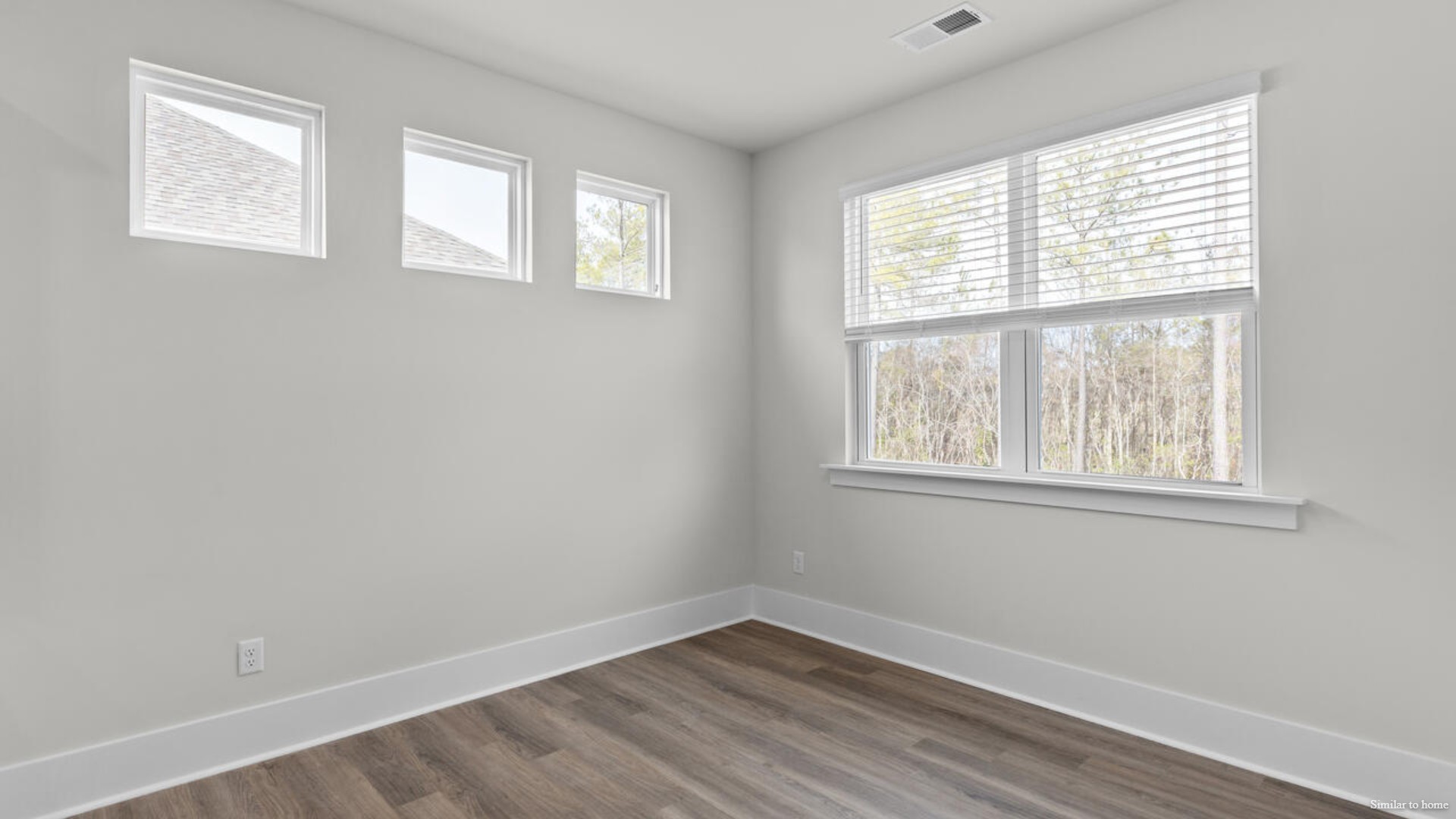 The screened-in patio sits right off of the main dining area and kitchen that features a walk-in pantry, and stainless-steel appliances!