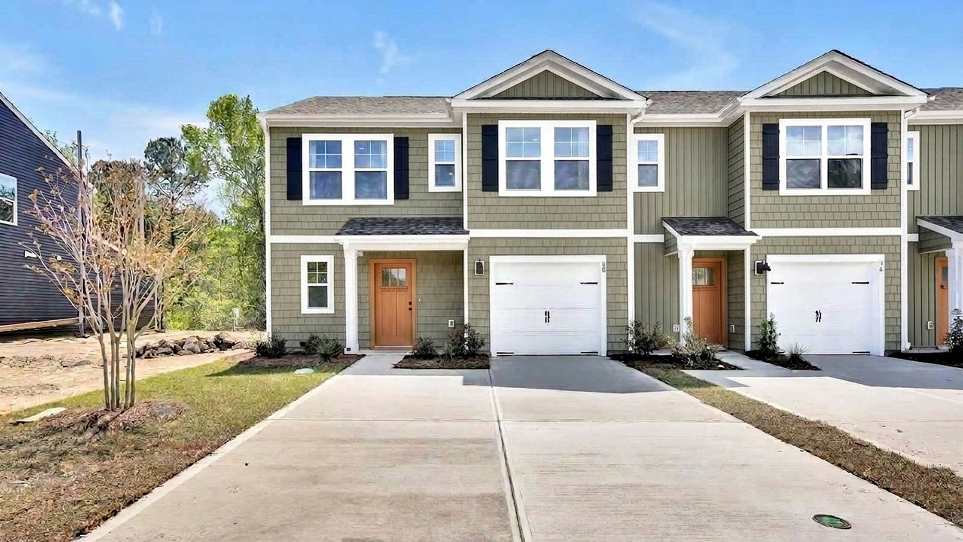The Norman townhome with the first-floor primary bedroom is a two-story residence with 4 bedrooms and 2.5 baths, 1,763 sq ft, 1-car garage located in Leland, North Carolina in our Townes at SeaBrooke community.