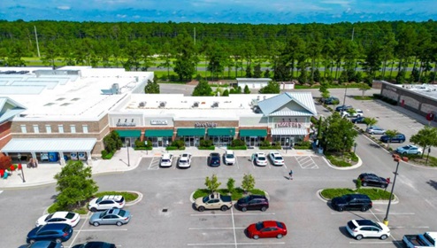 With easy access to restaurants serving up delicious cuisine, grocery stores stocked with all the essentials, and medical offices for any health needs, everything residents could possibly need is just a short 10-minute drive