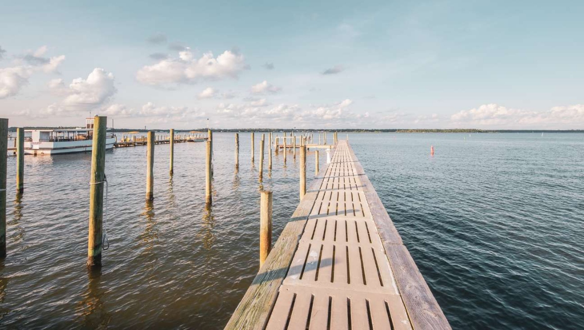 Located approximately 5 miles from Topsail Beach, 10 minutes from the gates of Camp Lejeune and MARSOC, and within an hour's drive of Wilmington and New Bern