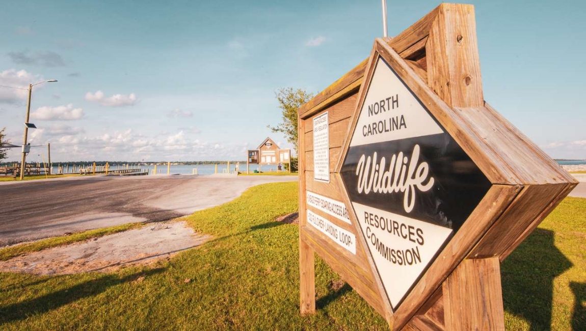 Located approximately 5 miles from Topsail Beach, 10 minutes from the gates of Camp Lejeune and MARSOC, and within an hour's drive of Wilmington and New Bern