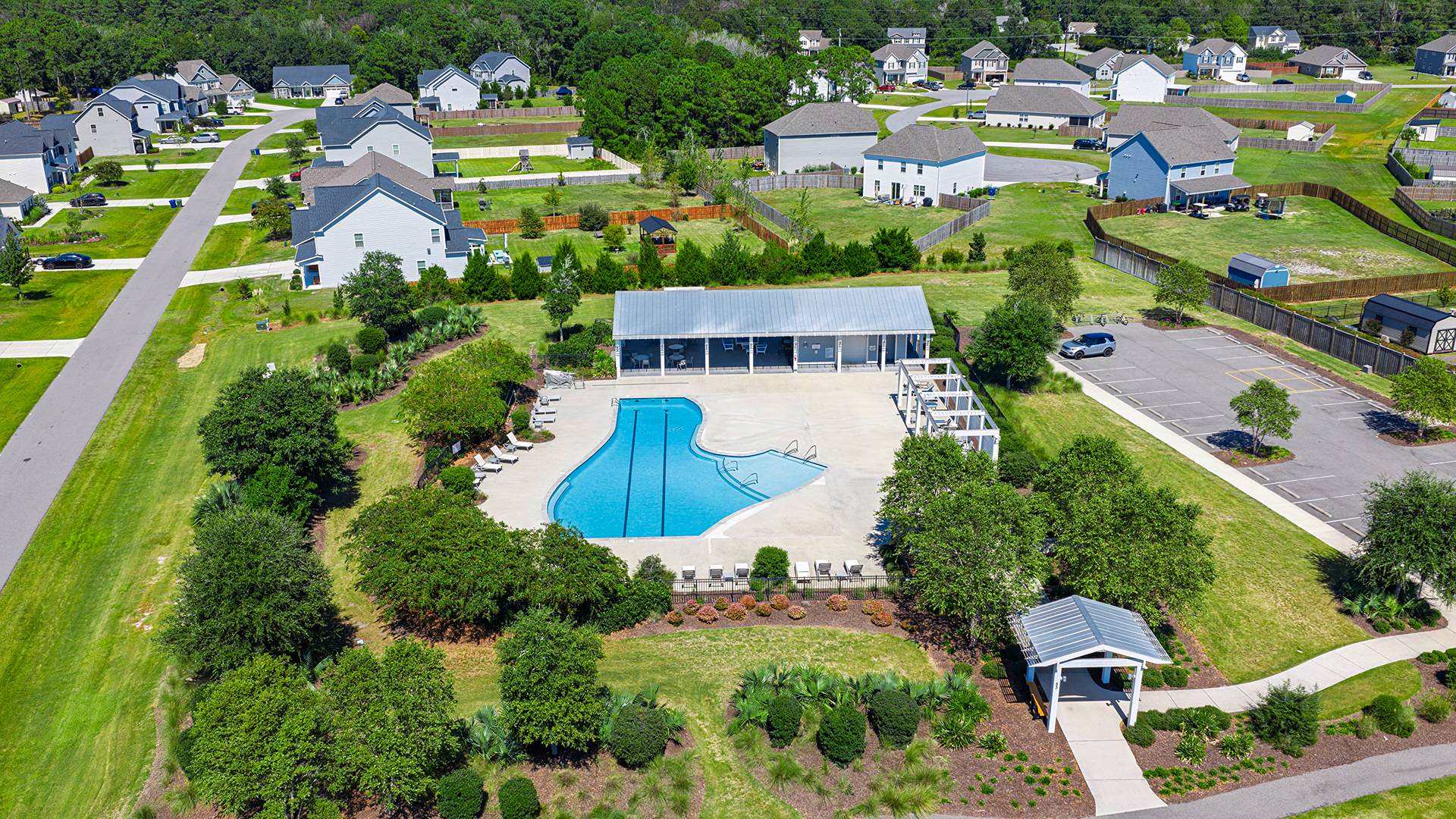 Residents will feel like they're on vacation when they splash in the elegant neighborhood swimming pool, lounge on the spacious sundeck and prepare a delicious meal in the outdoor grilling kitchen.