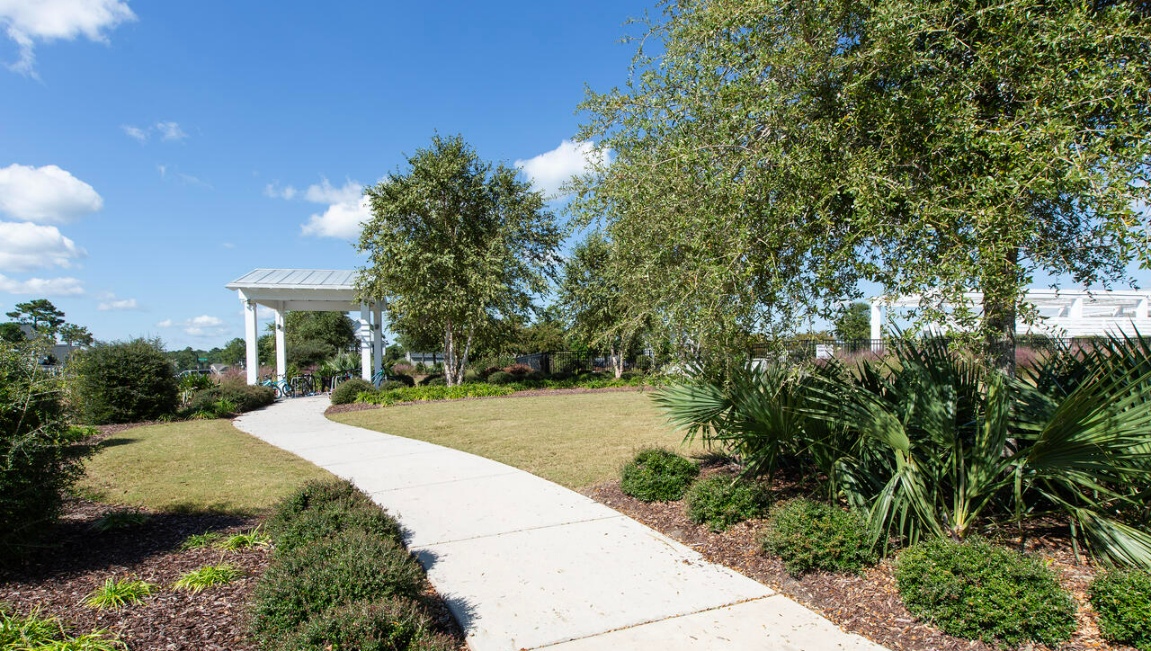 Residents will feel like they're on vacation when they splash in the elegant neighborhood swimming pool, lounge on the spacious sundeck and prepare a delicious meal in the outdoor grilling kitchen.