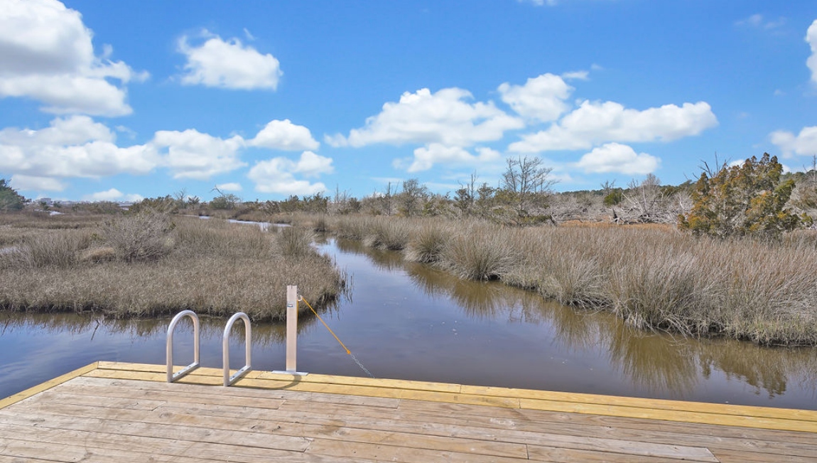 Residents will feel like they're on vacation when they splash in the elegant neighborhood swimming pool, lounge on the spacious sundeck and prepare a delicious meal in the outdoor grilling kitchen.