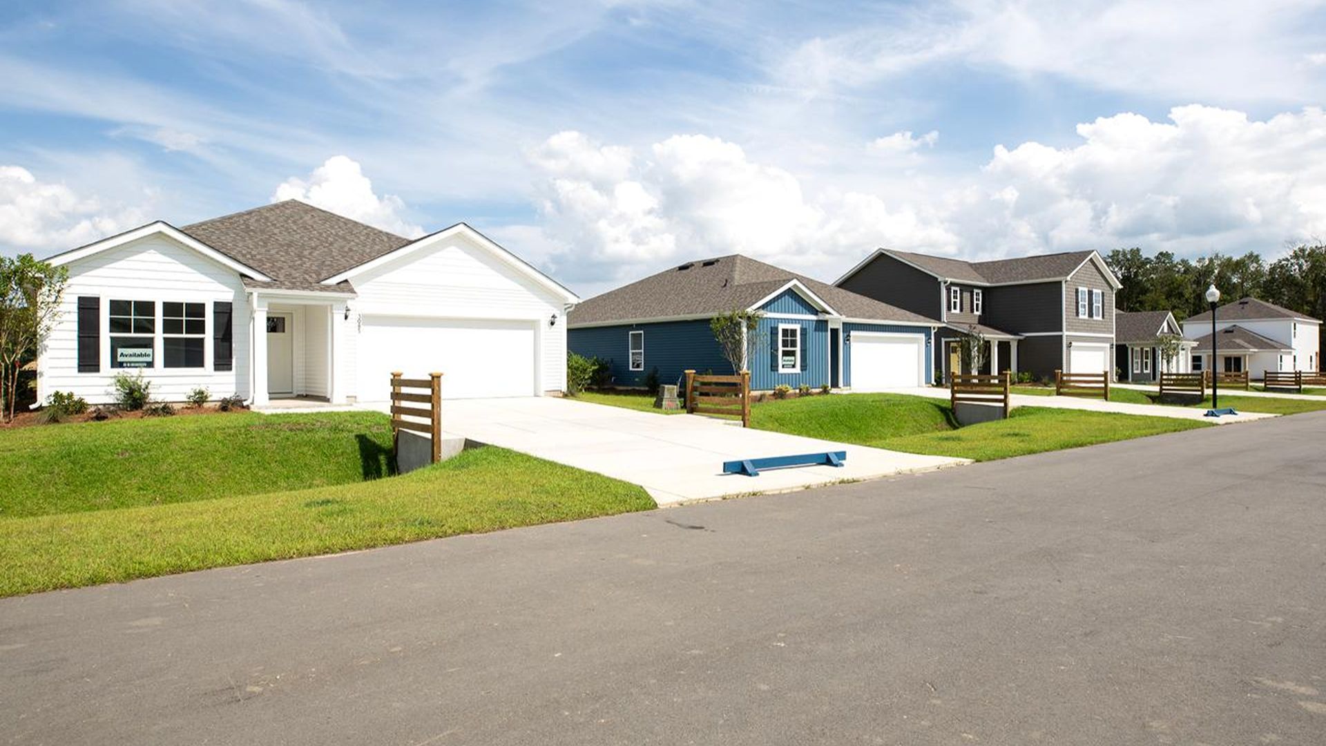 At the center of our neighborhood sits the beautifully manicured Halls Landing Park, an outdoor sanctuary tailored for connection, leisure, and active play. Whether you are looking to kickstart your morning with fresh air or unwind after a long day, the park serves as your personal neighborhood escap