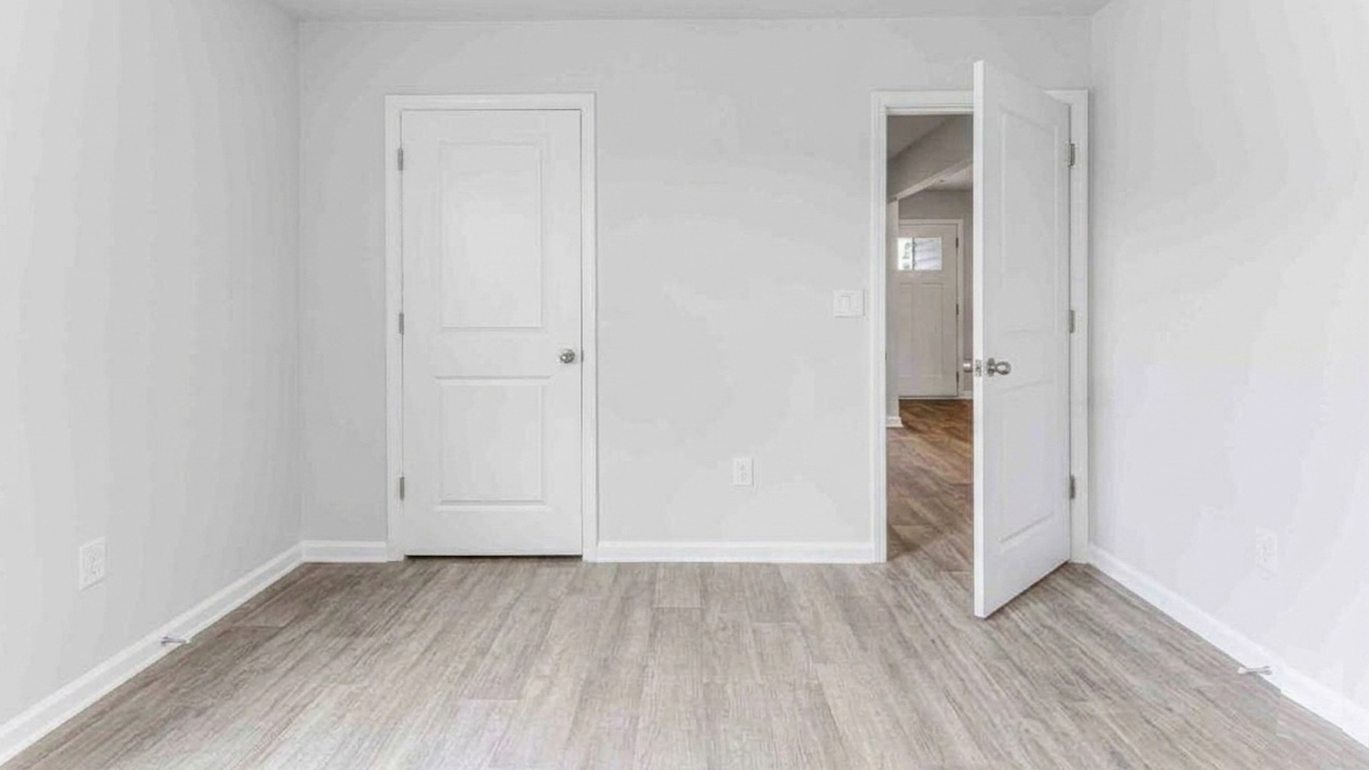 . In addition, there are another 2 bedrooms and full bath. In every bedroom you’ll have carpeted floors and a closet in each room.