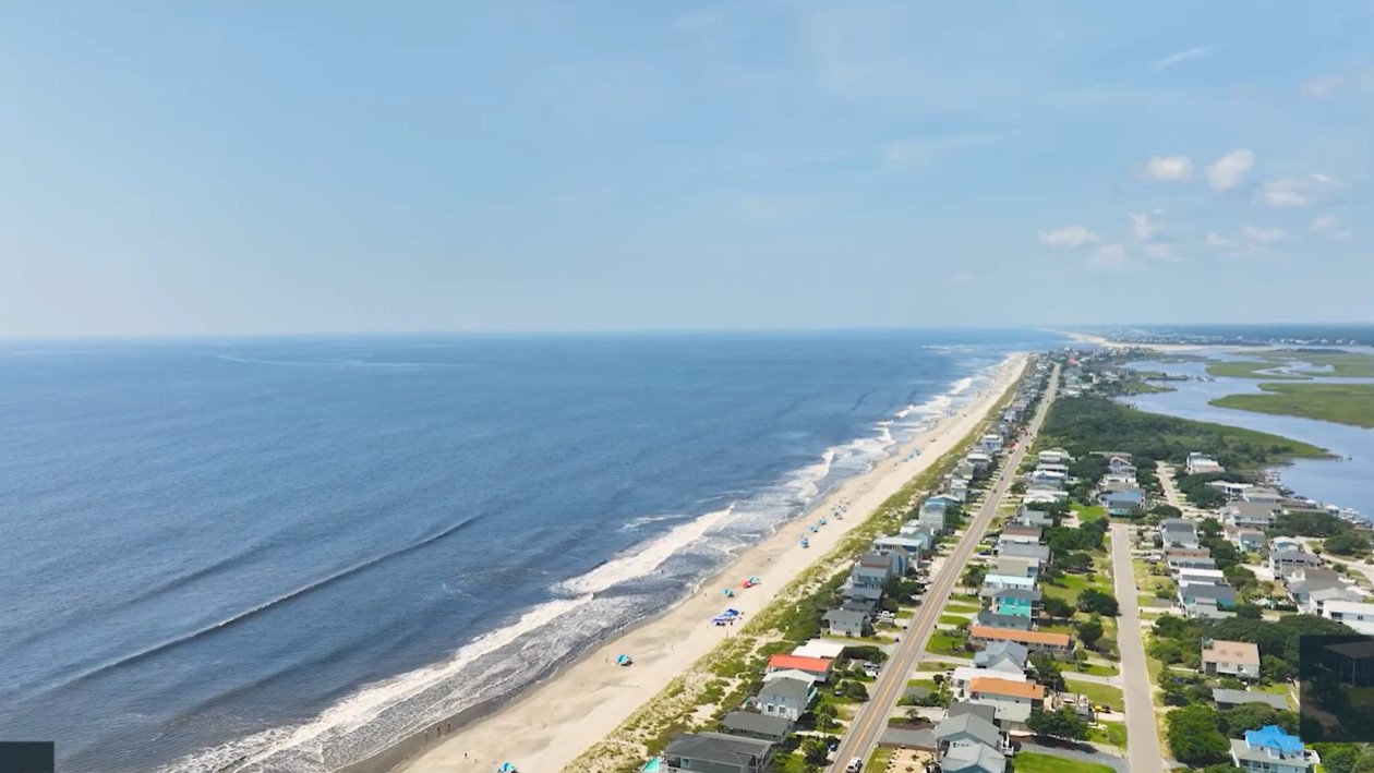This community offers easy access to major roadways and is conveniently located near beautiful beaches, schools, restaurants, grocery stores, and other amenities.