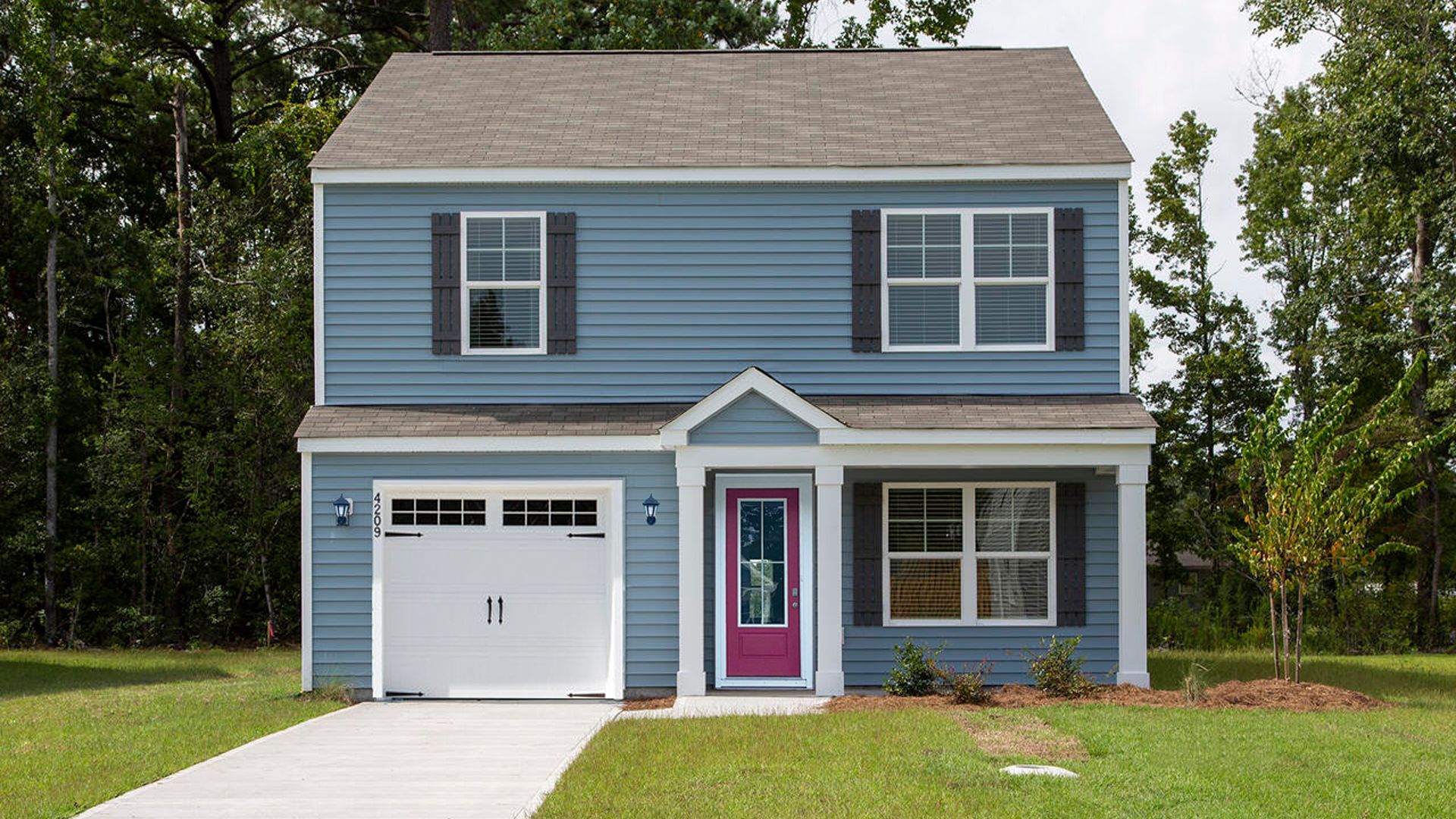 . Inside the 3-bedroom, 2.5-bathroom home, you'll find 1,518 square feet of comfortable living. This is a great home for a first-time owner or even a move-up buyer!