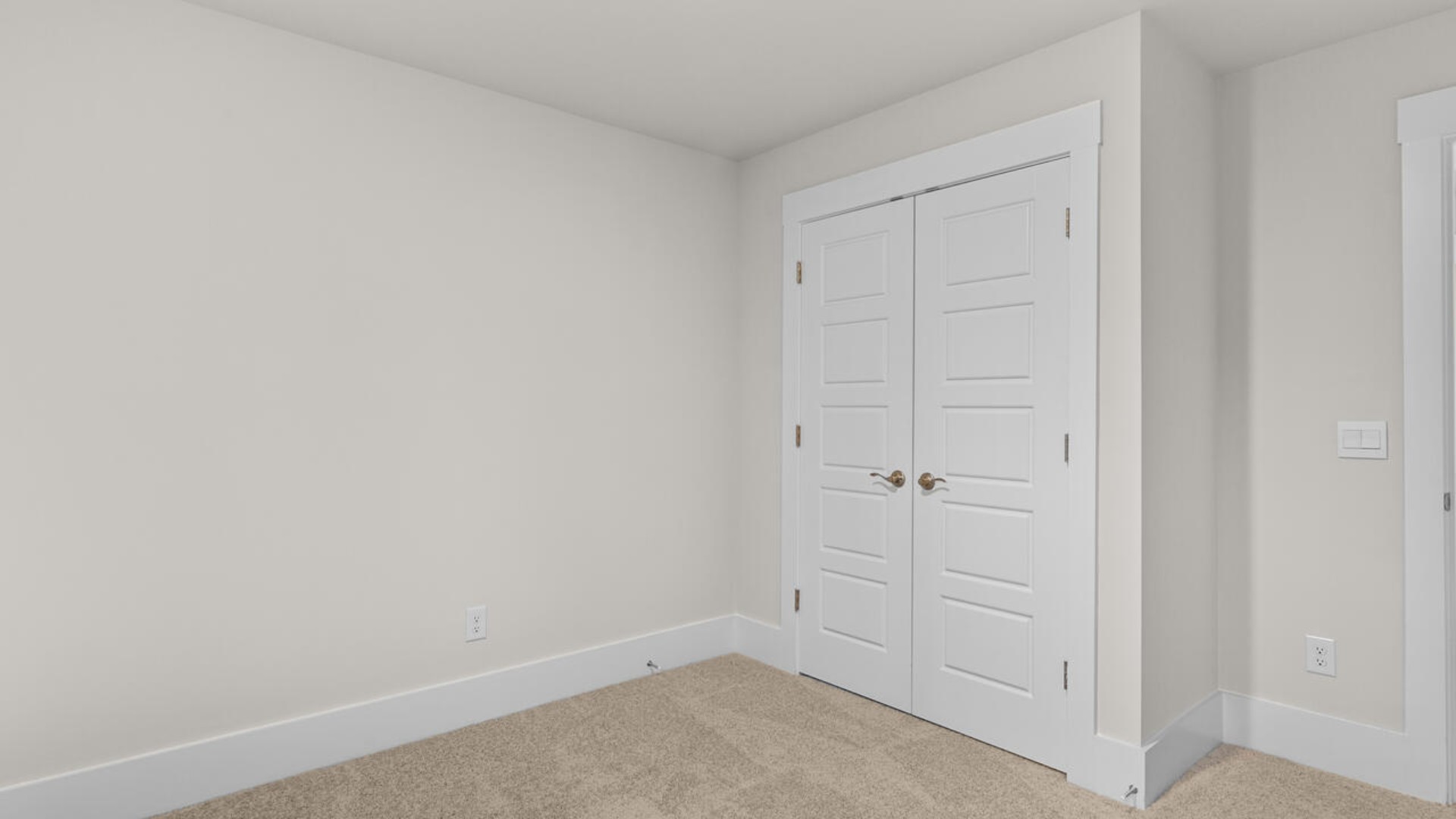 Upstairs, there are an additional 2 bedrooms, bathroom and laundry room.  In every bedroom you’ll have carpeted floors and a closet in each room. Whether these rooms become bedrooms,