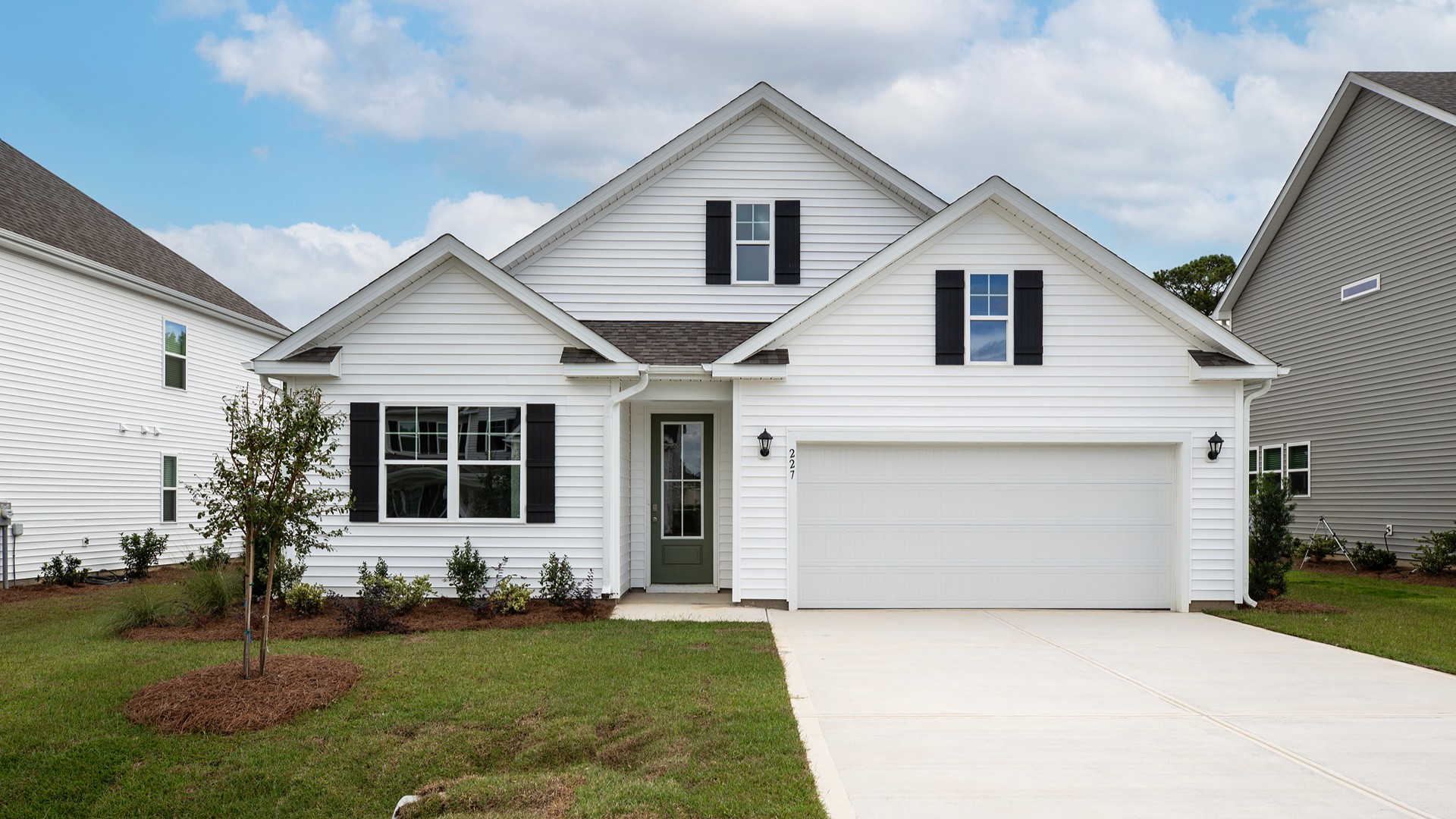 The Darby Plan in Rolling Hill, located in Bolivia, North Carolina, is a beautiful home and offers 2,671 sq ft with 3 bedrooms, a study, 2 full baths on the main level, a bonus room, an additional 4th bedroom and 1 full bath on the second level,