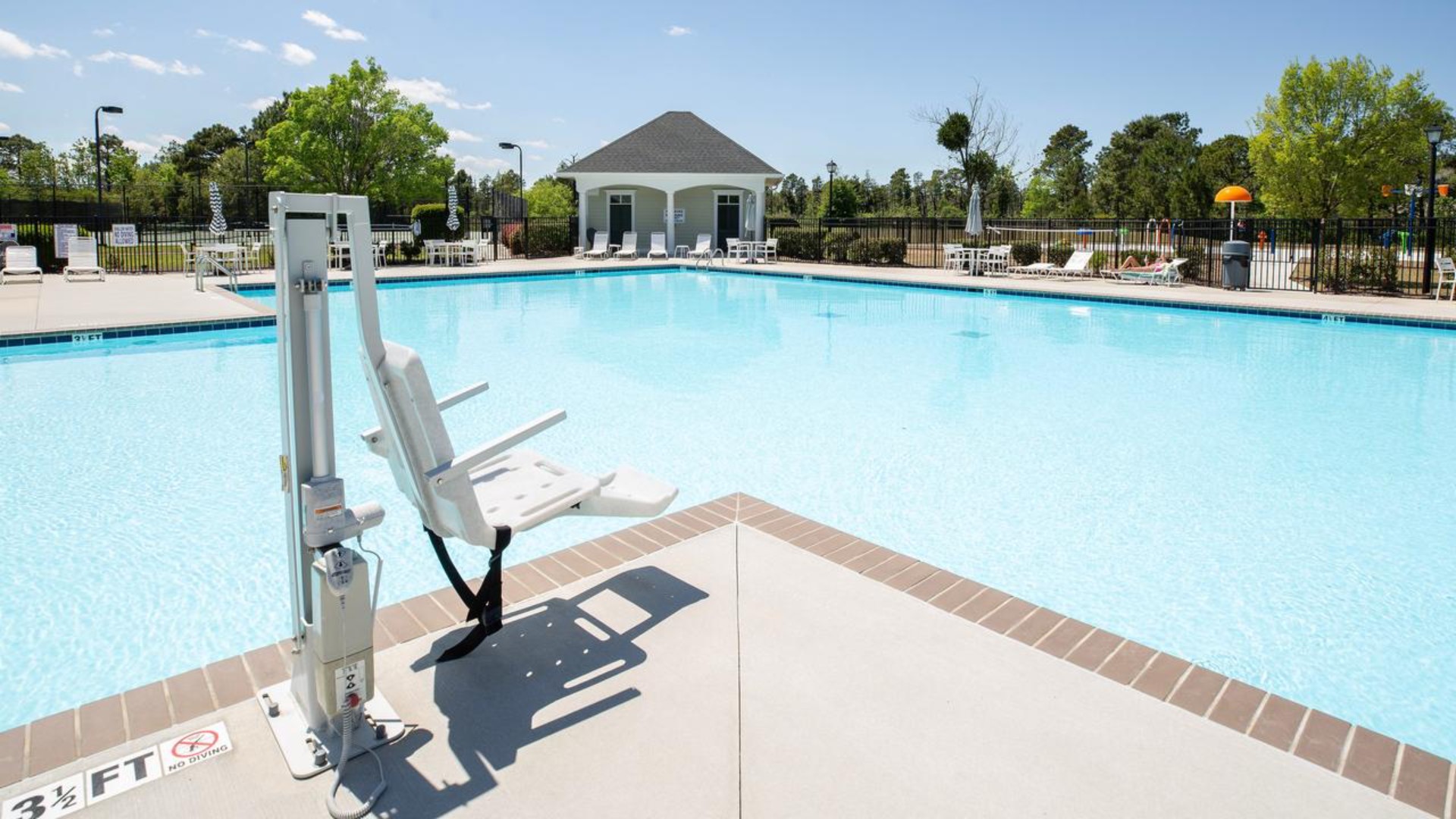 Homeowners have access to a range of amenities such as a well-equipped clubhouse, a fitness room, a spacious competition swimming pool, splashpad, a kiddie pool, a hot tub, a sports court, a playground, and picturesque nature trails for walking.