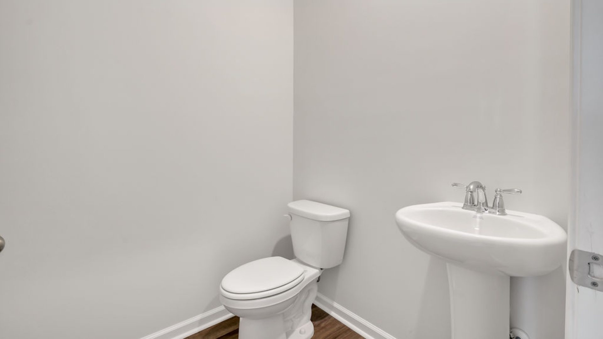 That's not all - the open-concept living room and kitchen are pure perfection, complete with granite countertops, 9' ceilings, and walk-in pantry. Oh, and did I mention it's a gas community with super-efficient tankless water heaters