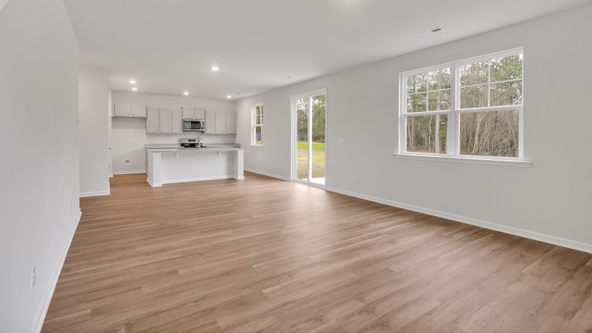 he Glynn floorplan works wonders for a functional family that requires 4 bedrooms, 2.5 bath, a flex room, and all the space and storage in between this 2350 sq. ft floorplan.